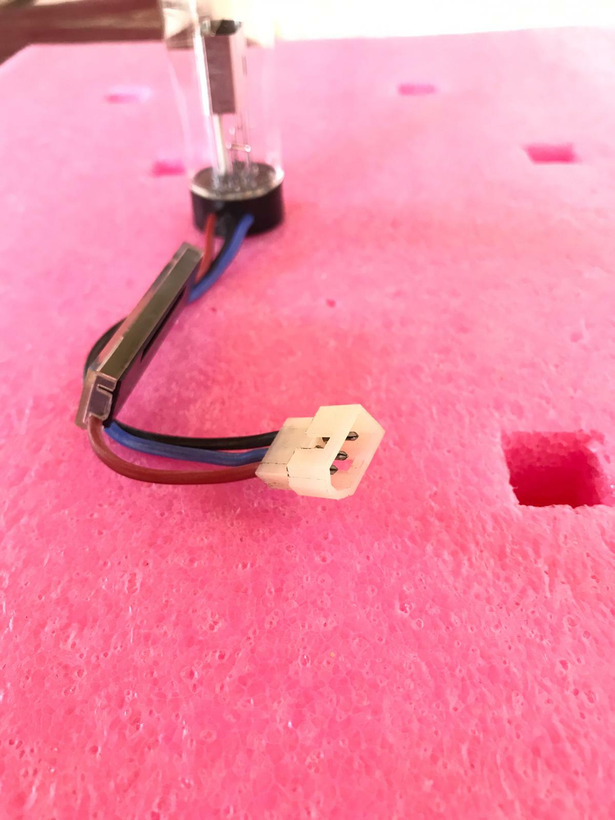 Cathodeon Deuterium Lamp 14708-002  BA4290 94-44P W/ Hour Meter