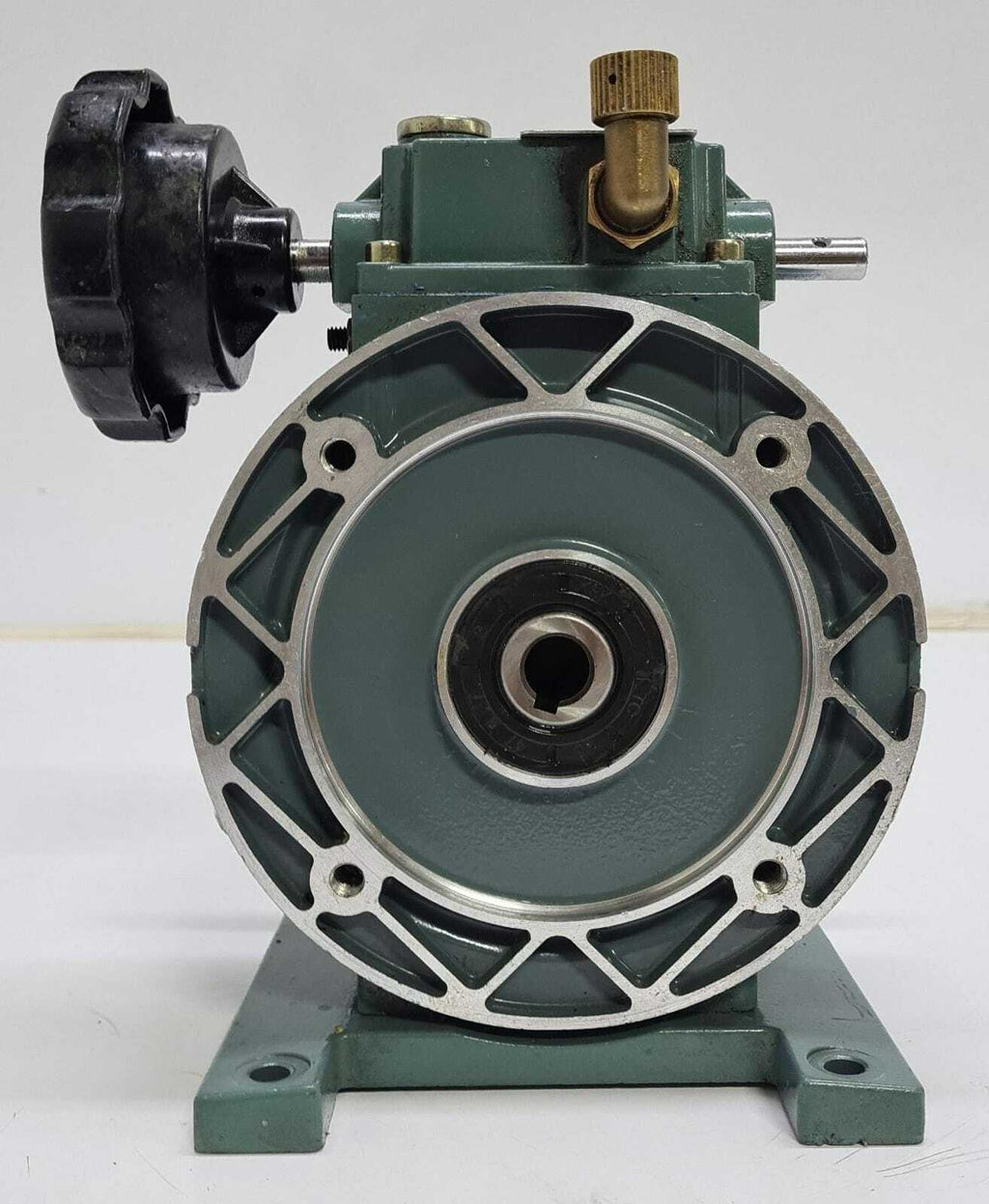 NGB VARIATOR UDL005 Speed 1000-200 RPM 0.37 kW 3.0-5.9 Nm Motor