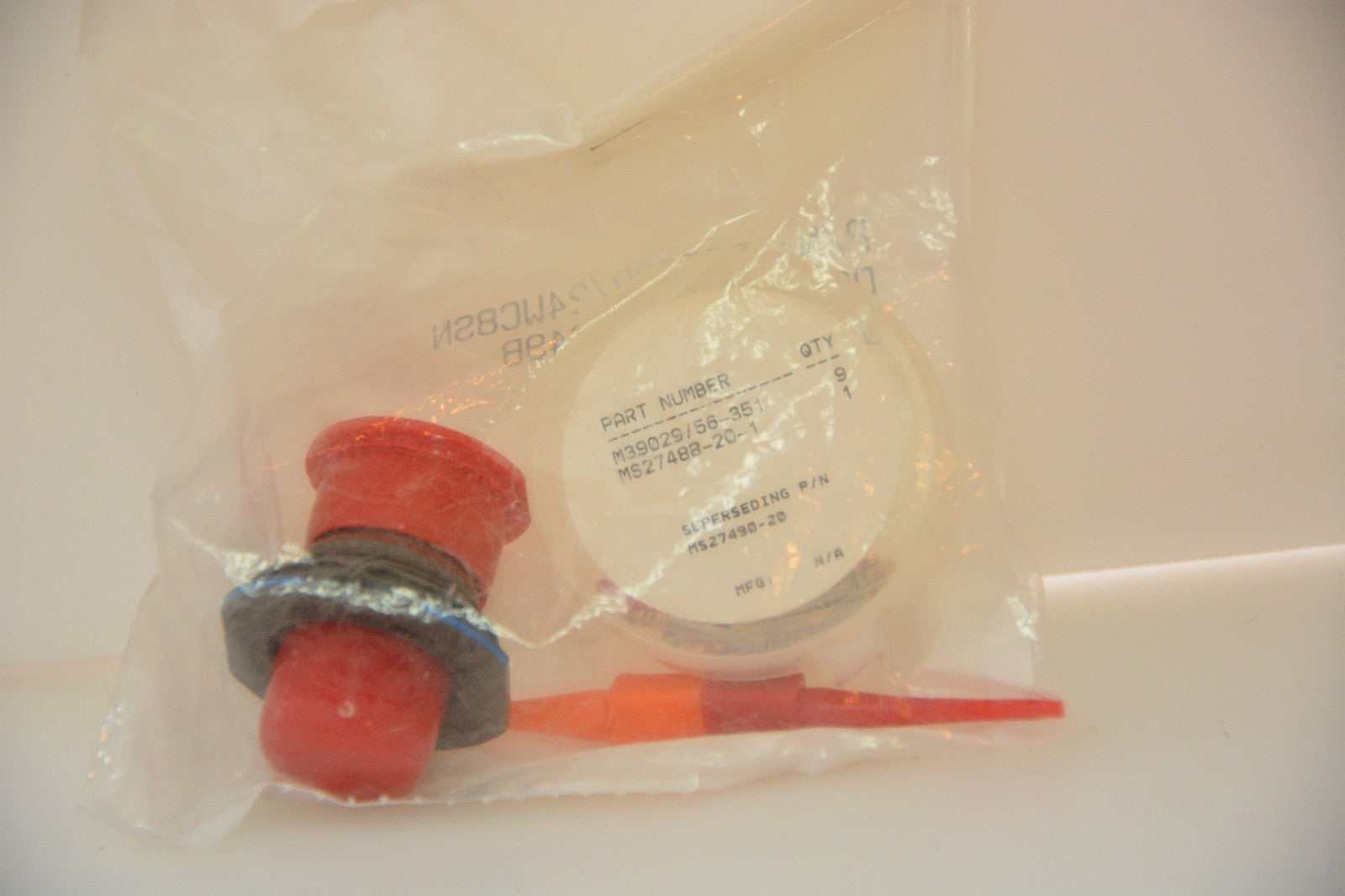 [LOT OF 3 PCS] NEW - Amphenol D38999/24WC8SN M39029 Mil Spec Connector