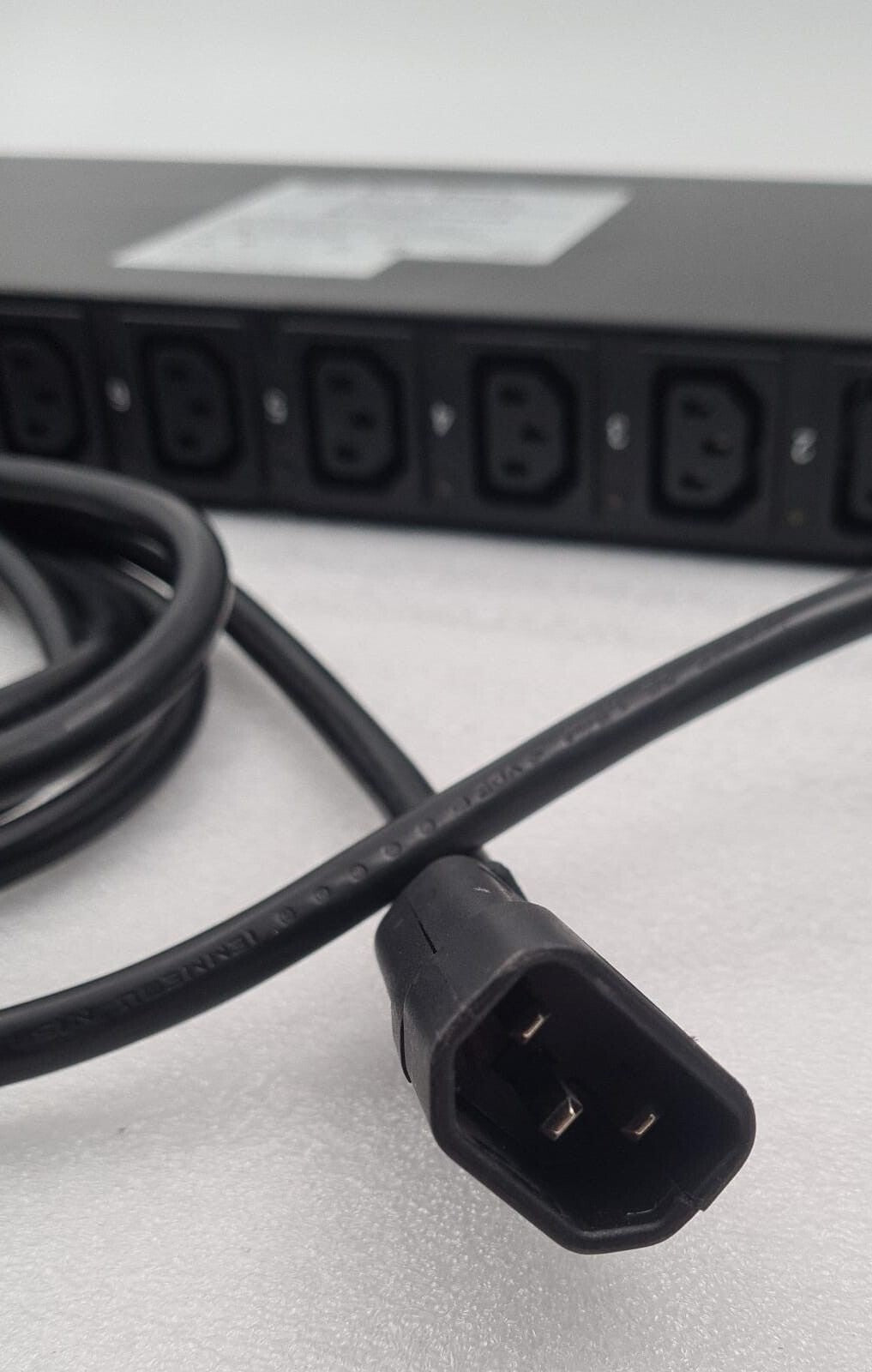 Raritan DPXR8A-16 PDU full chassis overview