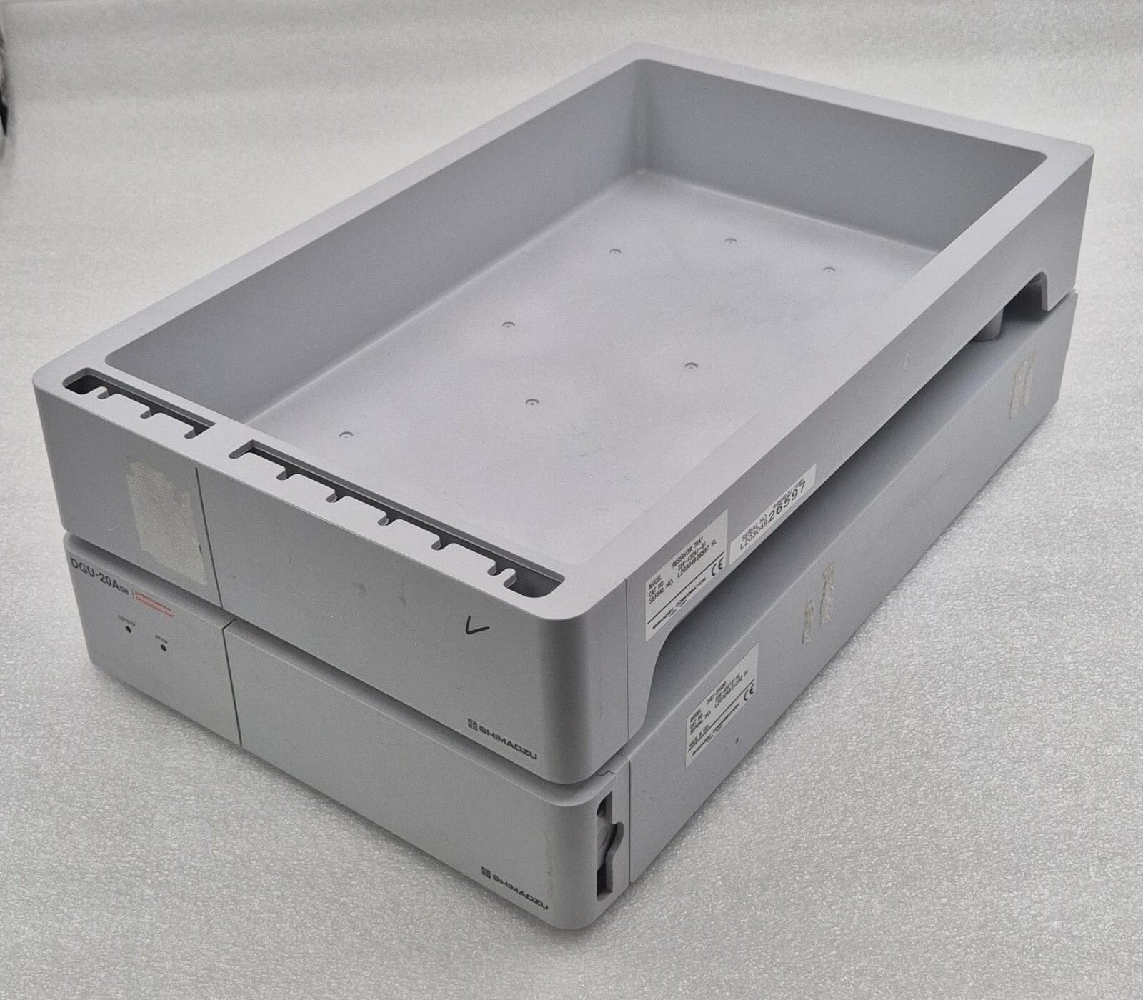 SHIMADZU DGU-20A5R Prominence DEGASSING UNIT 228-45019-42 HPLC & RESORVOIR TRAY