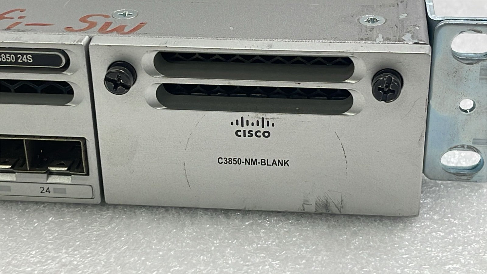 Cisco WS-C3850-24S-S console and USB port close-up