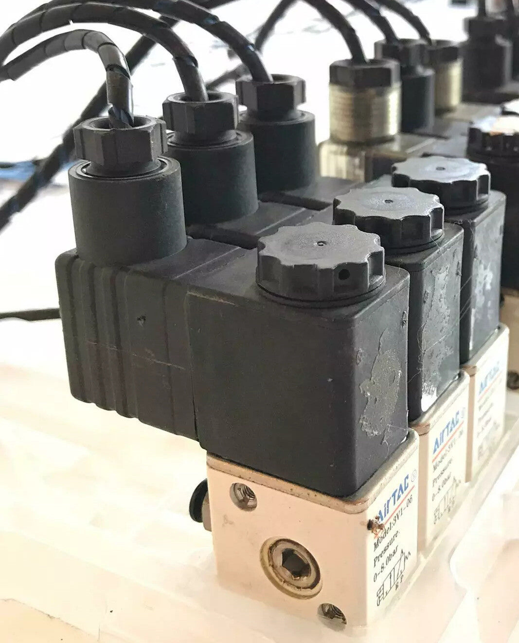 3 Pcs AirTAC 3V1-06 Solenoid Valve Manifold W/ IP65 Solenoid Coil