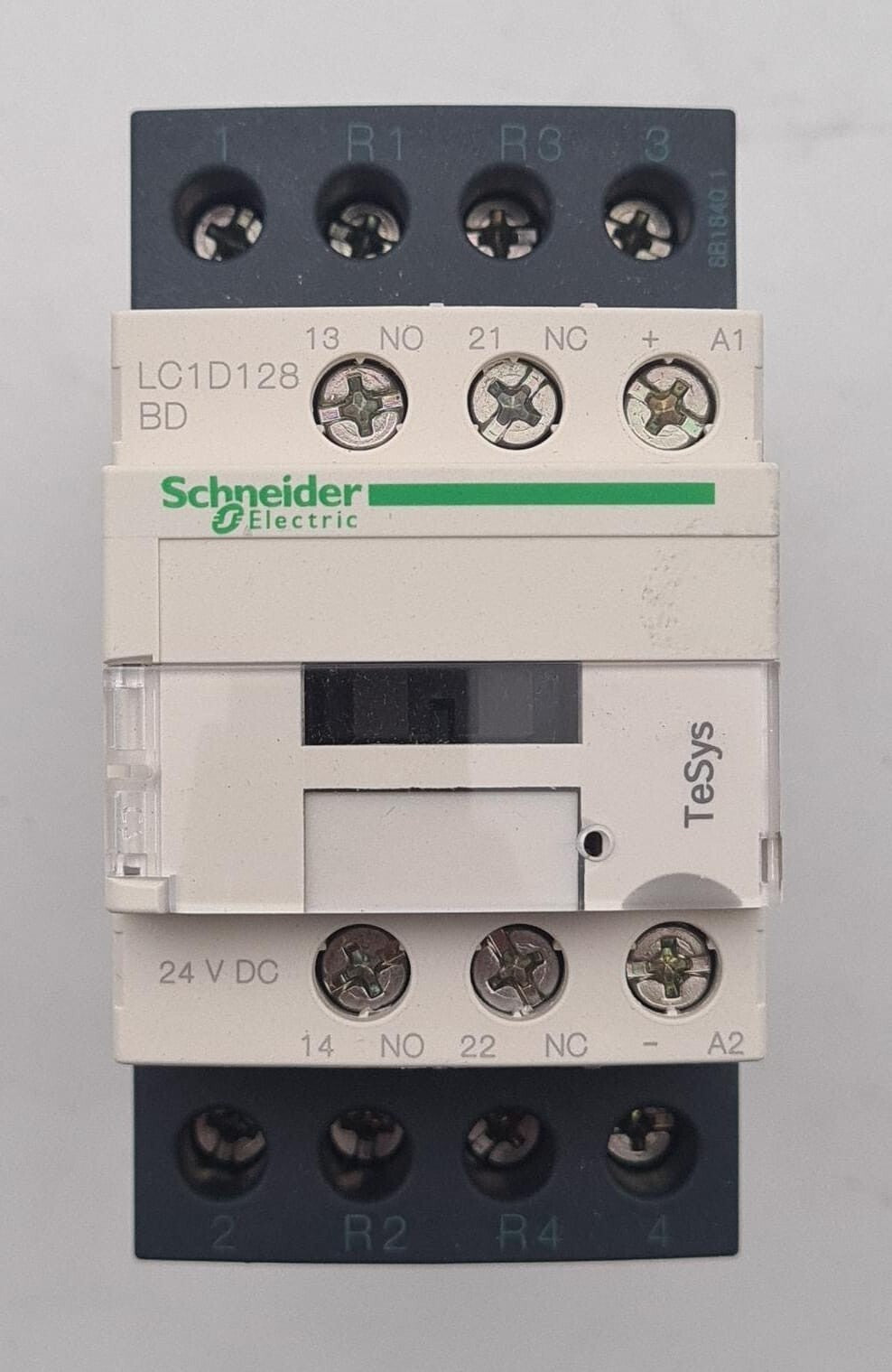 NEW IN BOX - Schneider Electric LC1D128BD Contactor 24VDC TeSys 033411