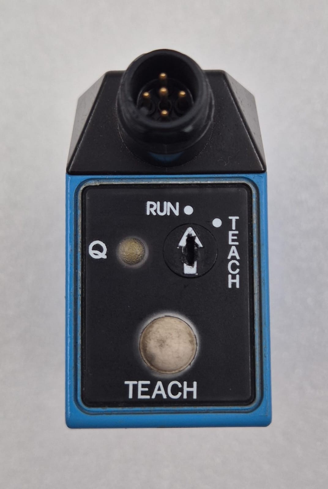 SICK KT5W-2P1116 contrast sensor control panel with teach button