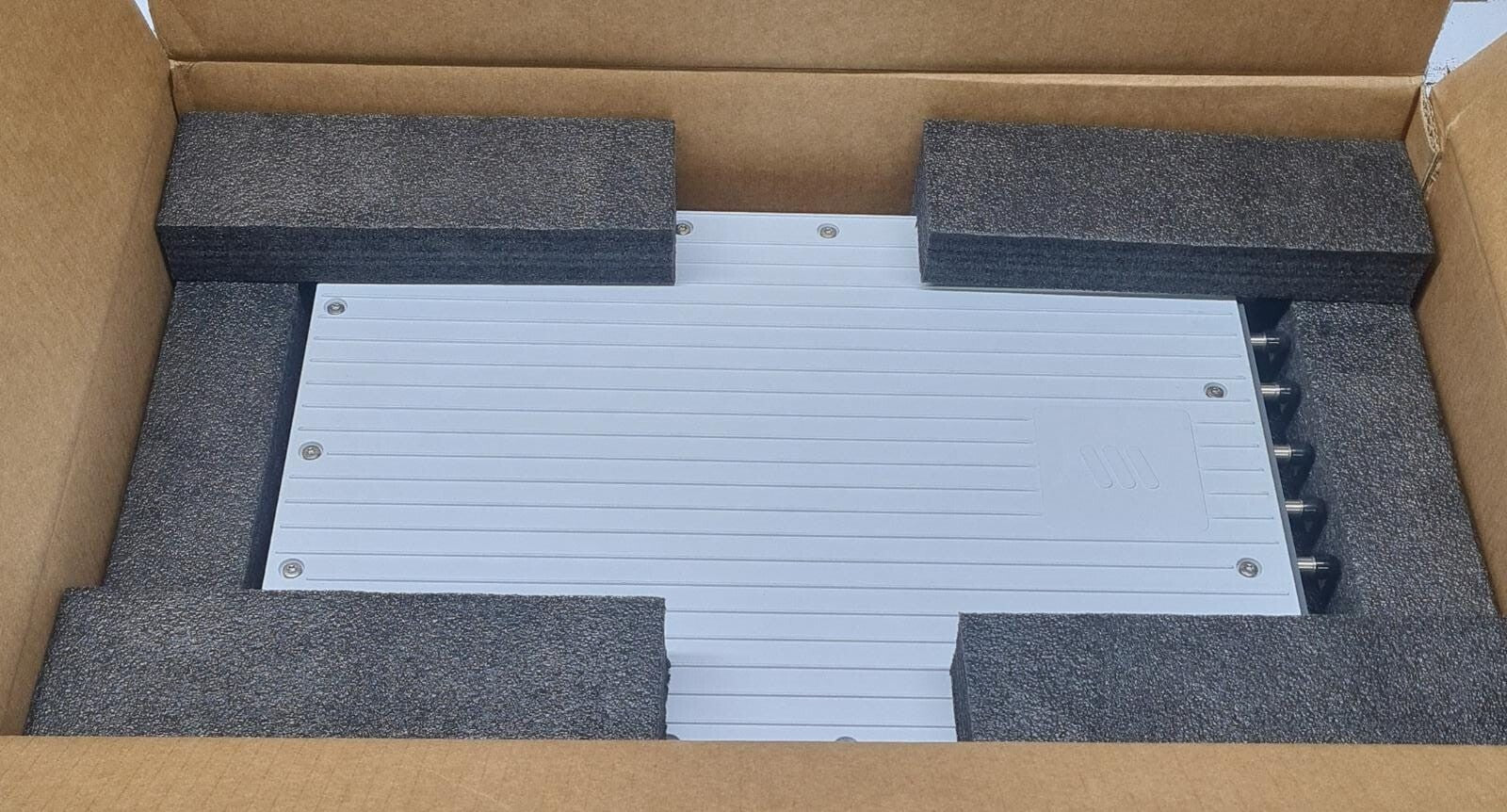 NEW - Ericsson Radio 8823 B42 KRC 161 666/1 Remote Head Unit RRUS R1F