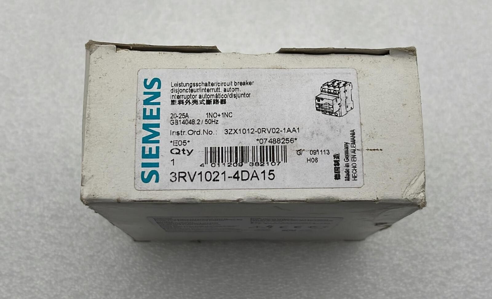 [LOT OF 3] NEW - Siemens 3RV1021-4DA15 Circuit breaker 20-24A 1NO + 1NC