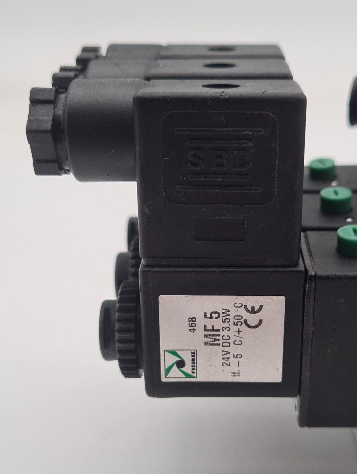PNEUMAX Solenoid Valve Manifold Bank 4* 8884.52.00.39.F05 & MF5 24V 3.5W