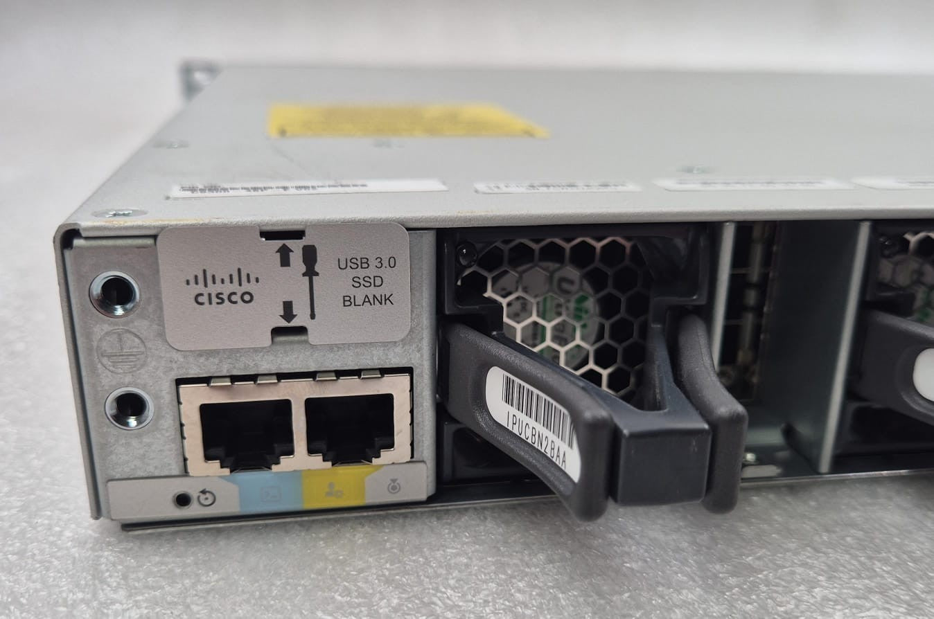 CISCO Catalyst 9300 48-Port PoE+ C9300-48P-E V02 Switch