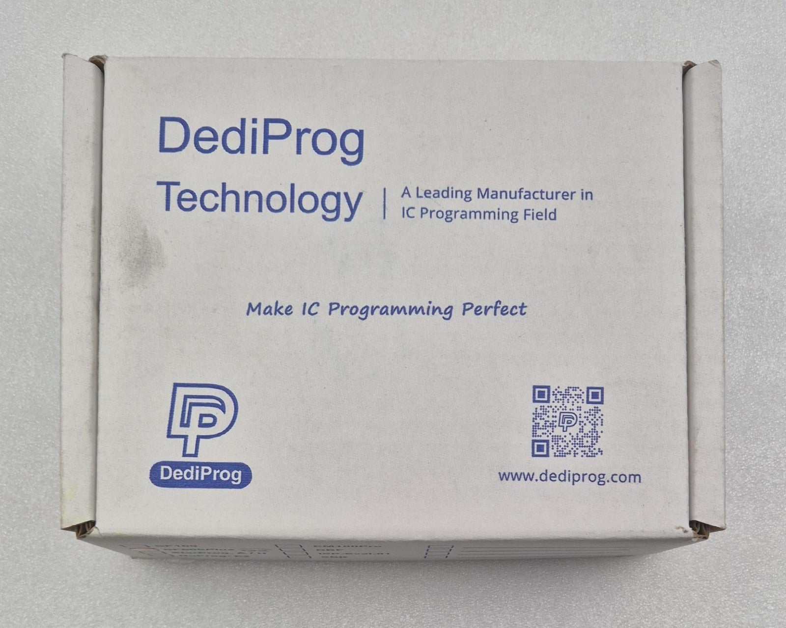 DediProg SF600Plus-G2 retail box exterior view