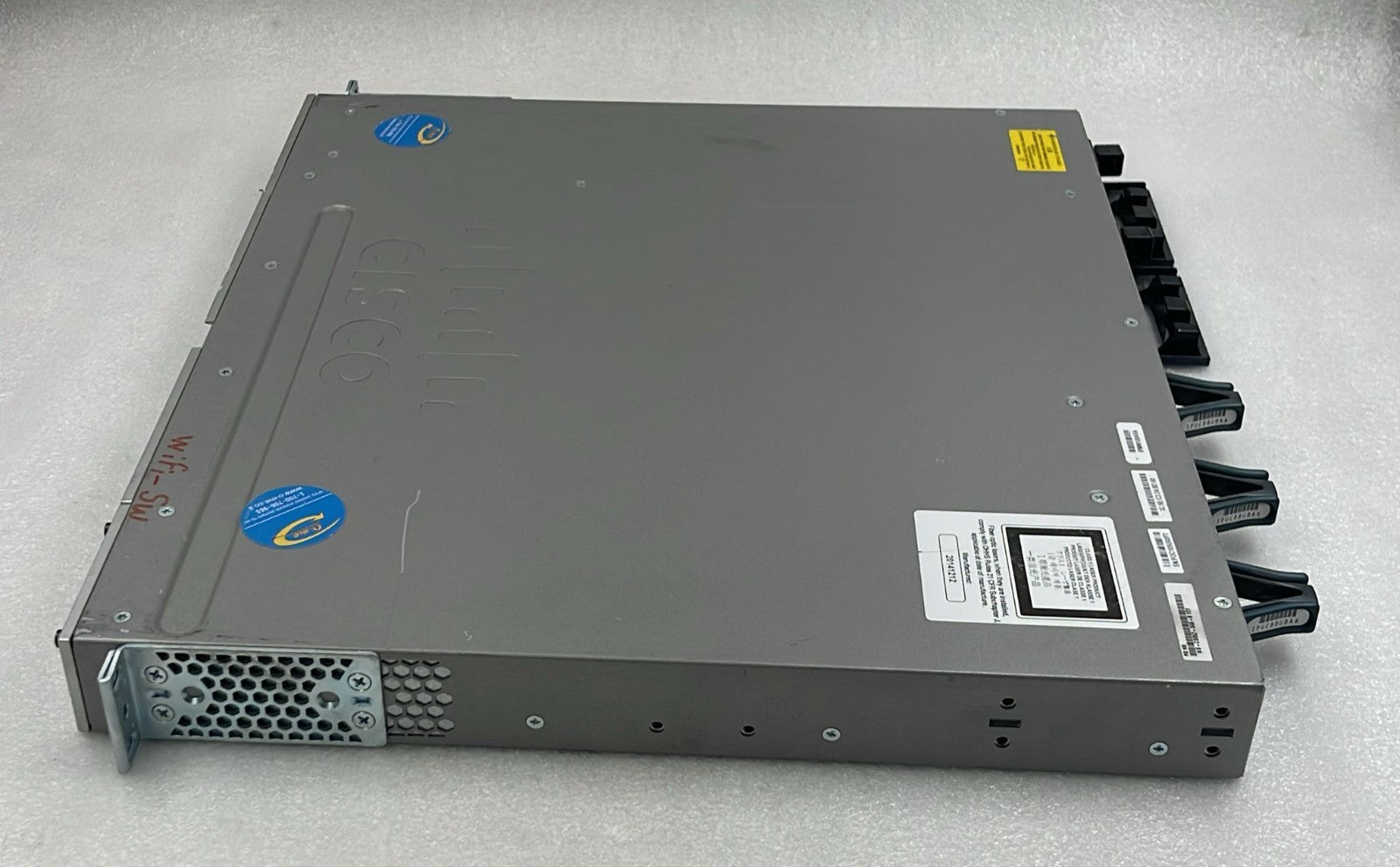 Cisco WS-C3850-24S-S side ventilation view
