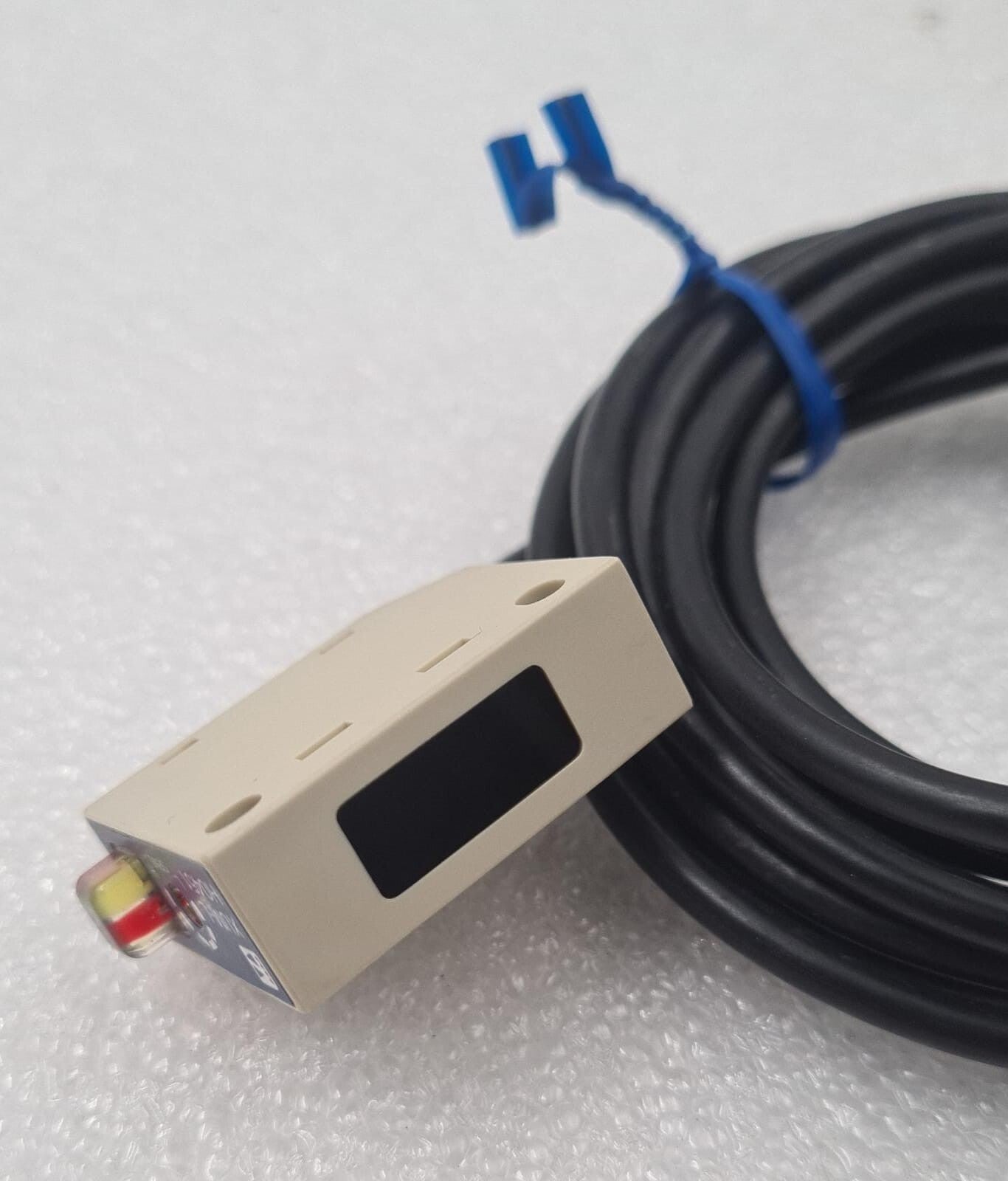 NEW - Telemecanique XUM-L H4051 PHOTOELECTRIC SENSOR PNP12 24V