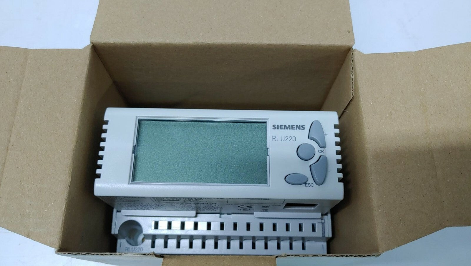 SIEMENS RLU220 UNIVERSAL CONTROLLER 1 CONTROL LOOP 2 ANALOG OUTPUTS AC 24 V