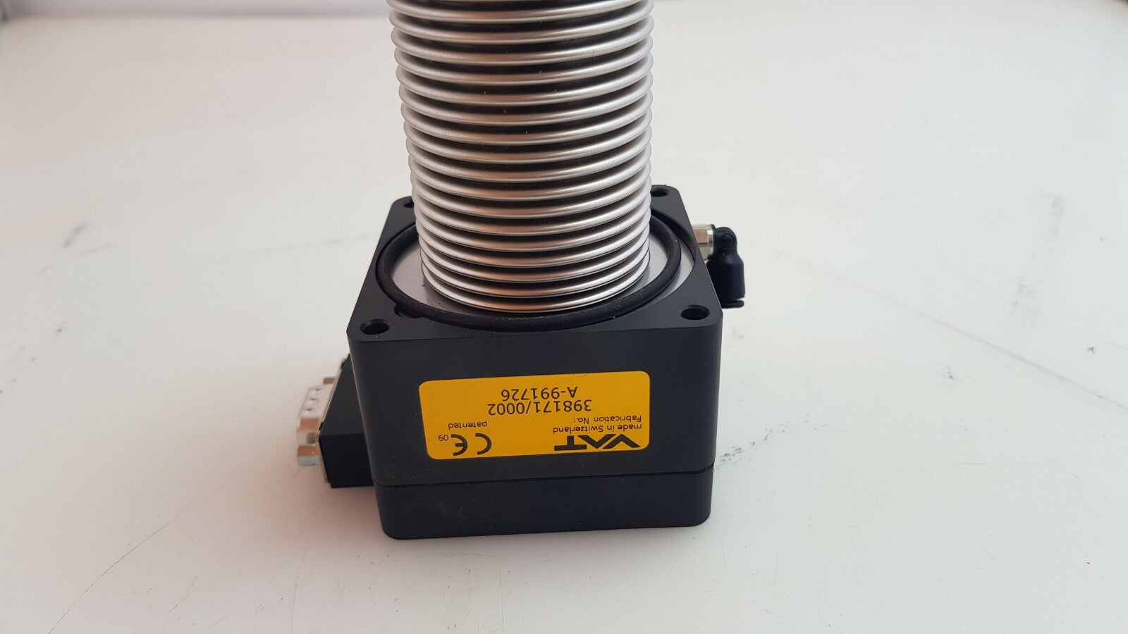 Vat Valve 398171 0002 With Pneumatic Nc Actuator And 9 Way D Sub Plug Connector