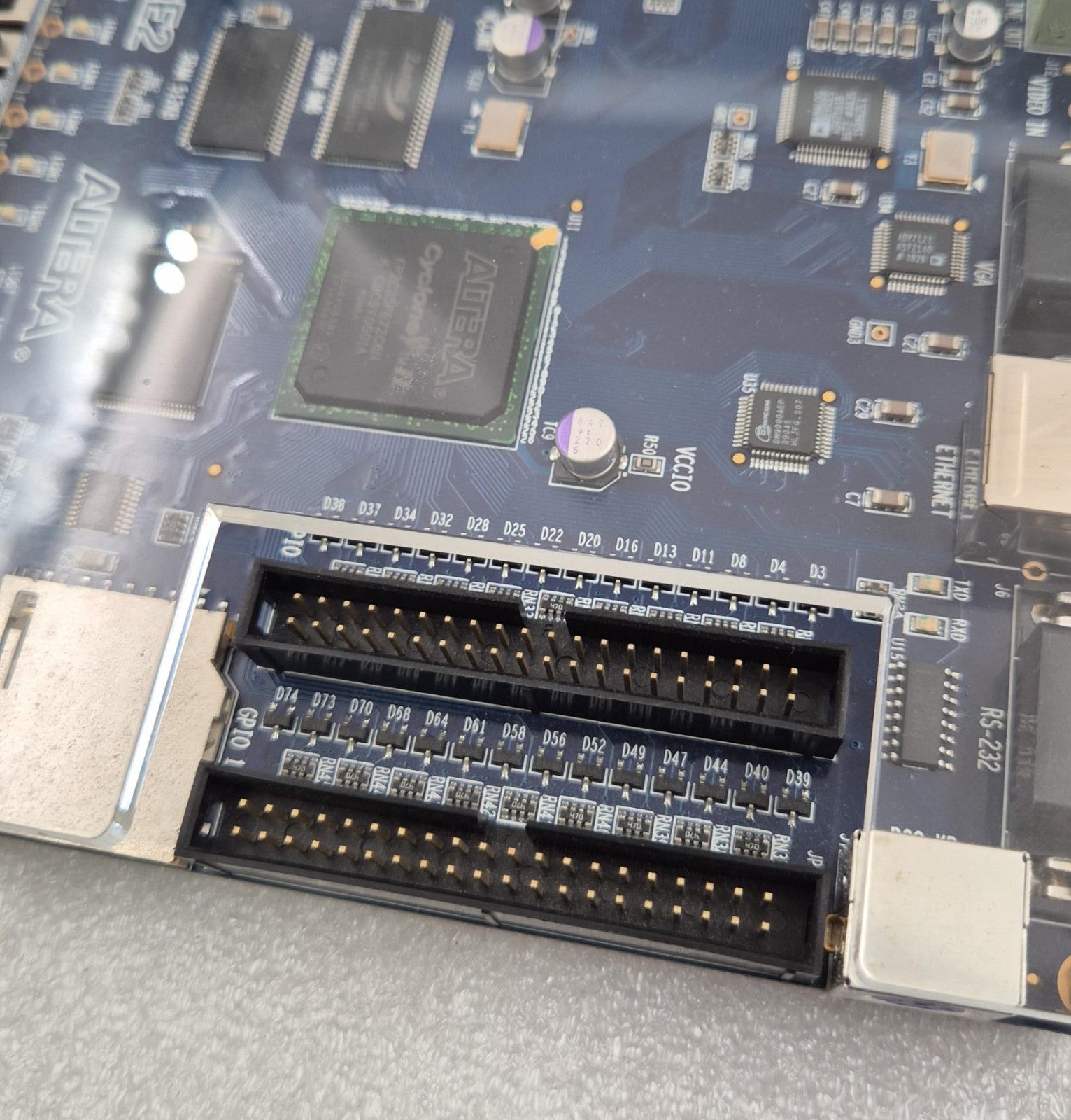 ALTERA DE2 FPGA Development Board SDRAM 8MB SRAM 512KB Motherboard