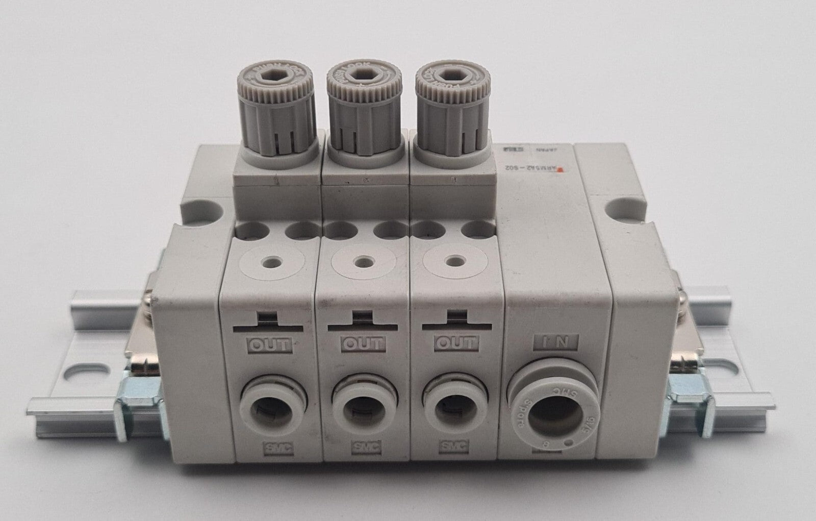 SMC Pneumatic MANIFOLD Valve ARM5AB2-310-D / ARM5A2-S02 / 3* ARM5A-R05-D