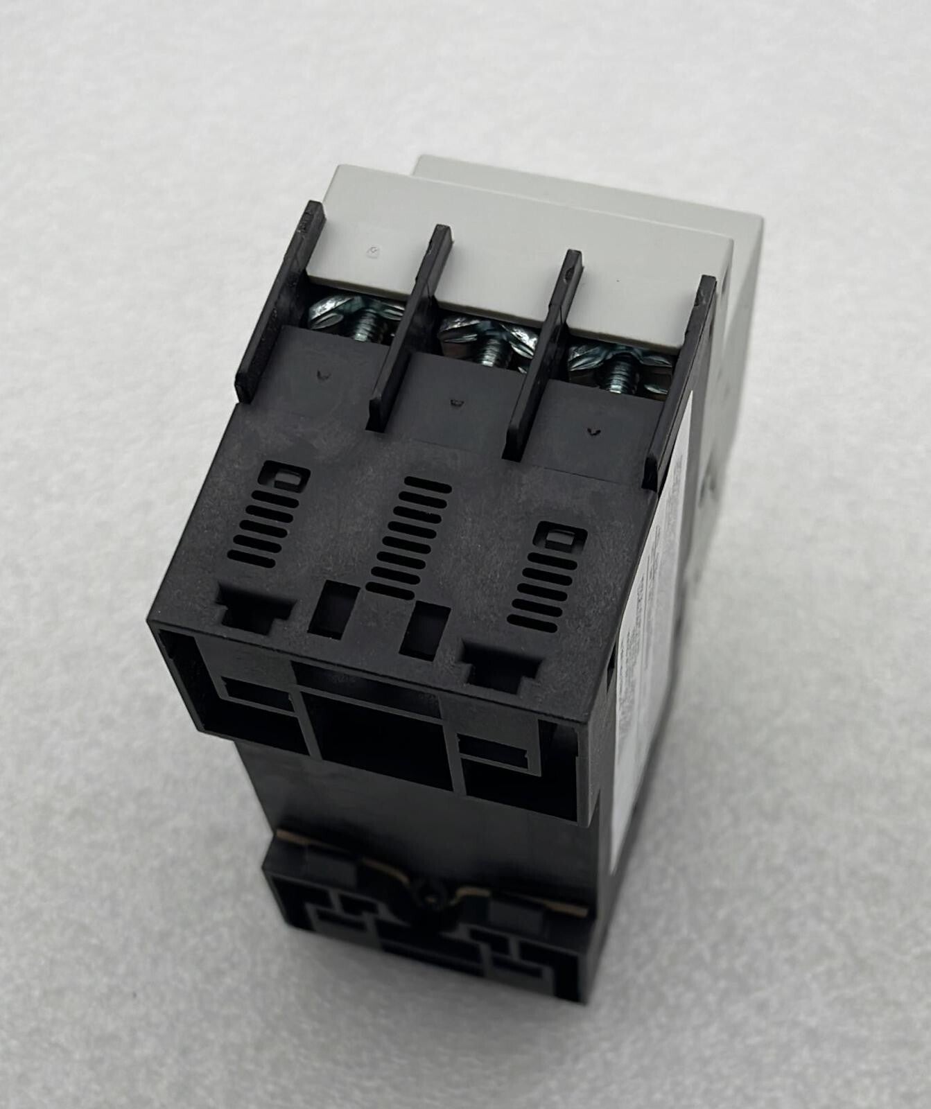 [LOT OF 3] NEW - Siemens 3RV1021-4DA15 Circuit breaker 20-24A 1NO + 1NC