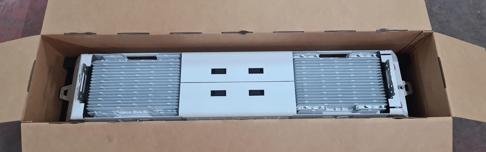 Ericsson KRD 901 048/4 R1B Mobile Radio Air 2488 B3A B1A B7P Antenna Tower Unit