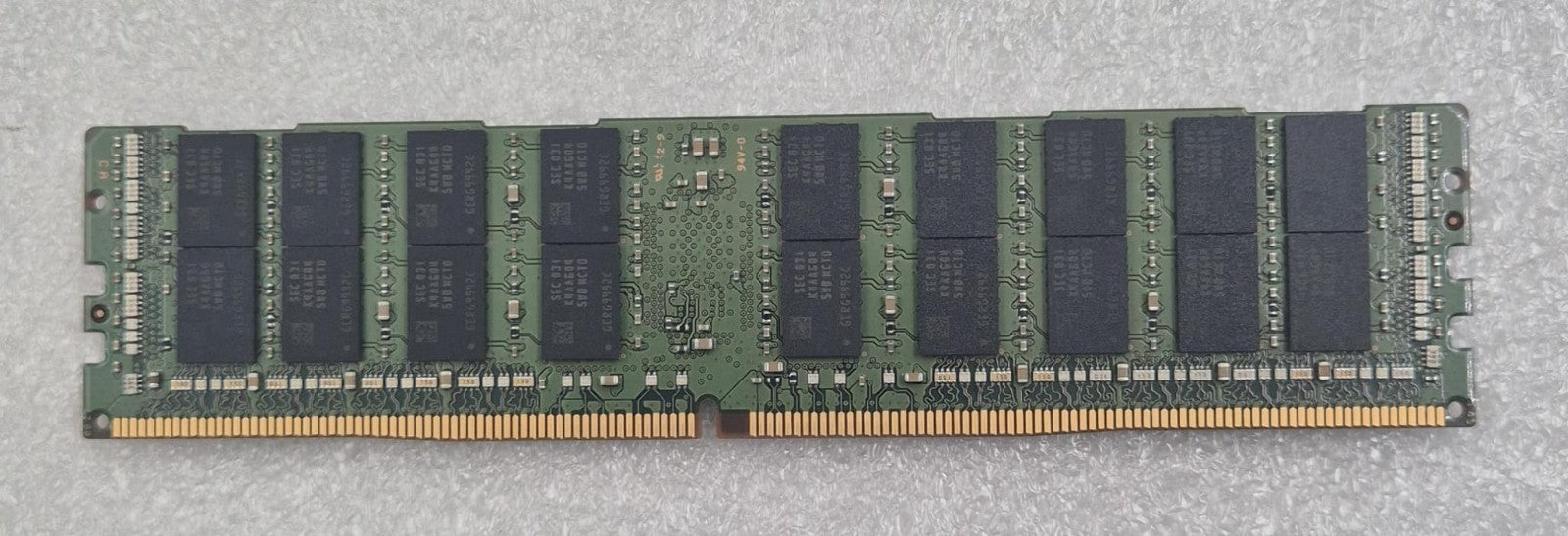SAMSUNG 64GB 4DRx4 PC4-2666V M386A8K40BM2-CTD7Y Server Memory RAM 100-572-066-00