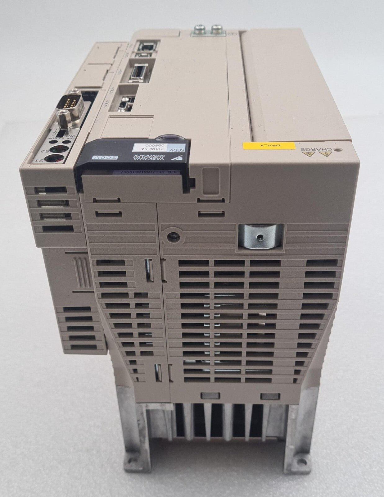 Yaskawa SGDV-120AE5A008000 servo drive bottom mounting view