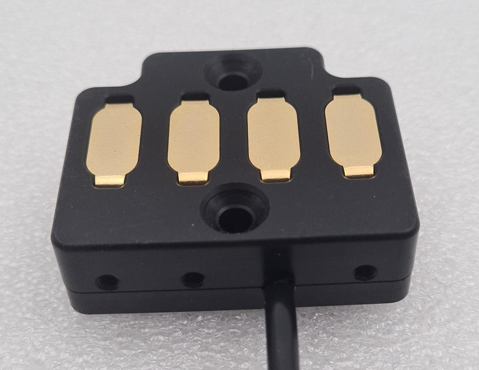 SICK 1091955 IQB2S12-04B4DW2 Inductive non-contact Safety Switch Sensor W/ Base