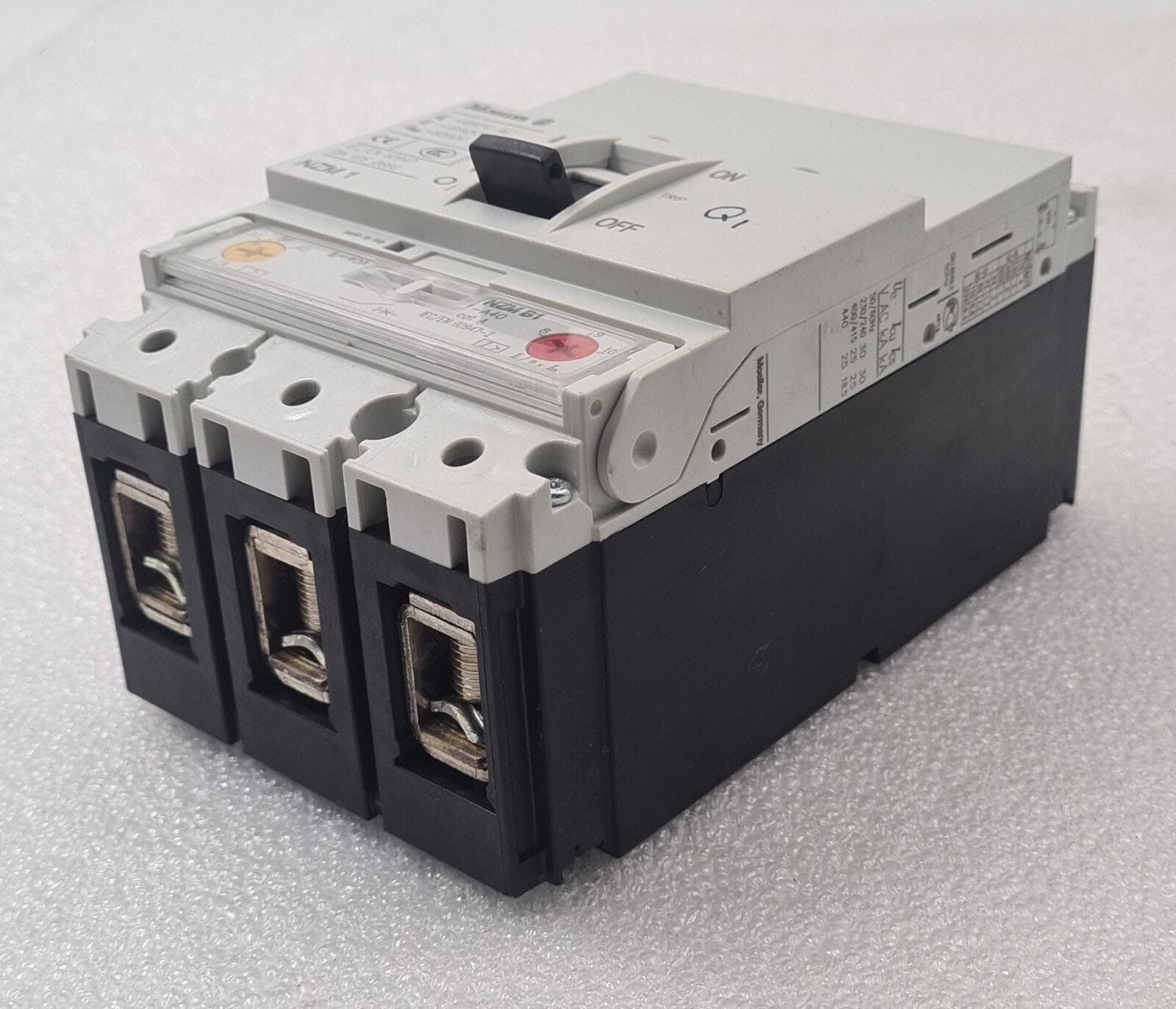 Moeller NZM 1 B1-A40 3 Pole Circuit Breaker 60947 DIN VDE 0660 690V AC