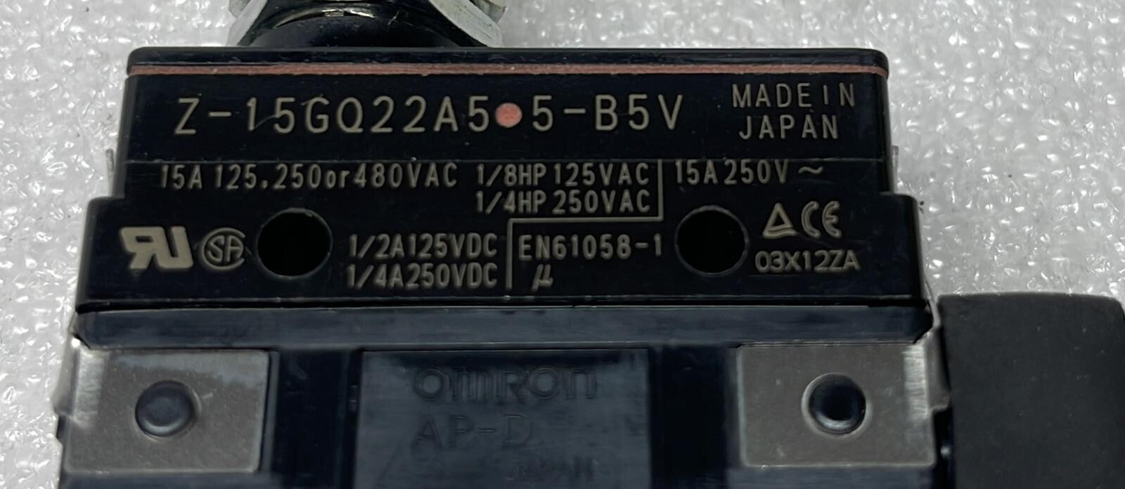 [LOT OF 4] OMRON MICRO SWITCH Z-15GQ22A55-B5V