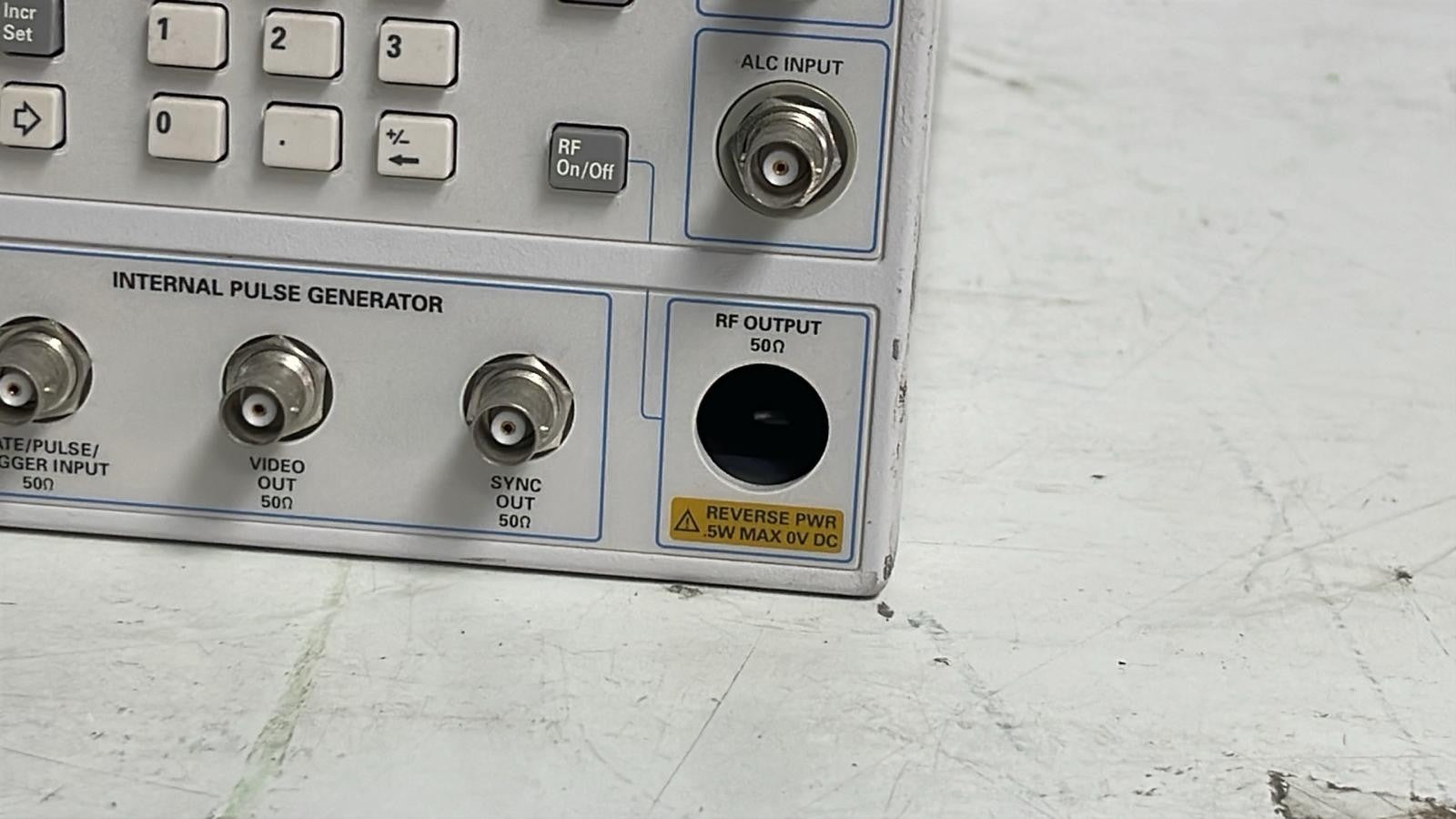 Agilent E8251A PSG-A Series Signal Generator 2510kHz - 20GHz **AS IS