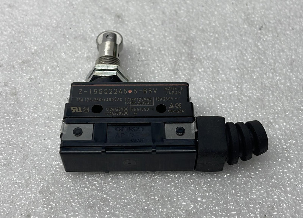 [LOT OF 4] OMRON MICRO SWITCH Z-15GQ22A55-B5V