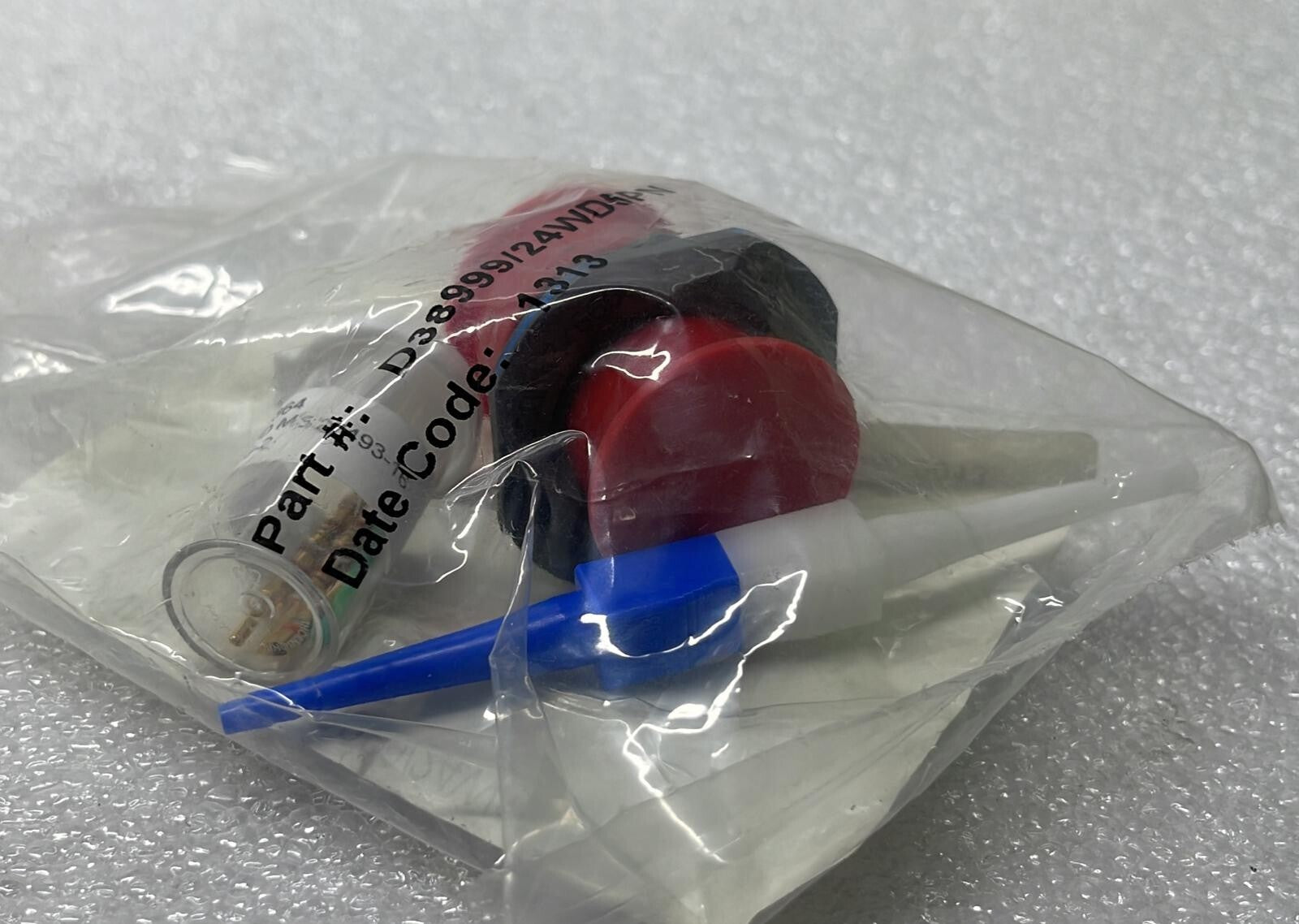 NEW SEALED -[LOT OF 5]  Amphenol D38999/24WD5PN Circular MIL Spec Connector