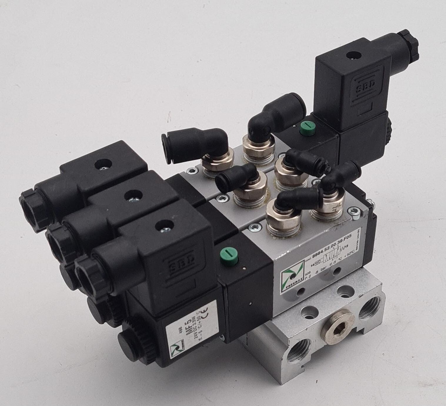 PNEUMAX Solenoid Valve Manifold Bank 4* 8884.52.00.39.F05 & MF5 24V 3.5W