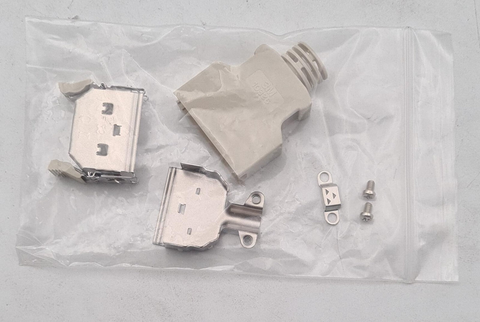 [LOT OF 9] NEW - 3M 10326 D-shaped Connector Rear Housing Cover
