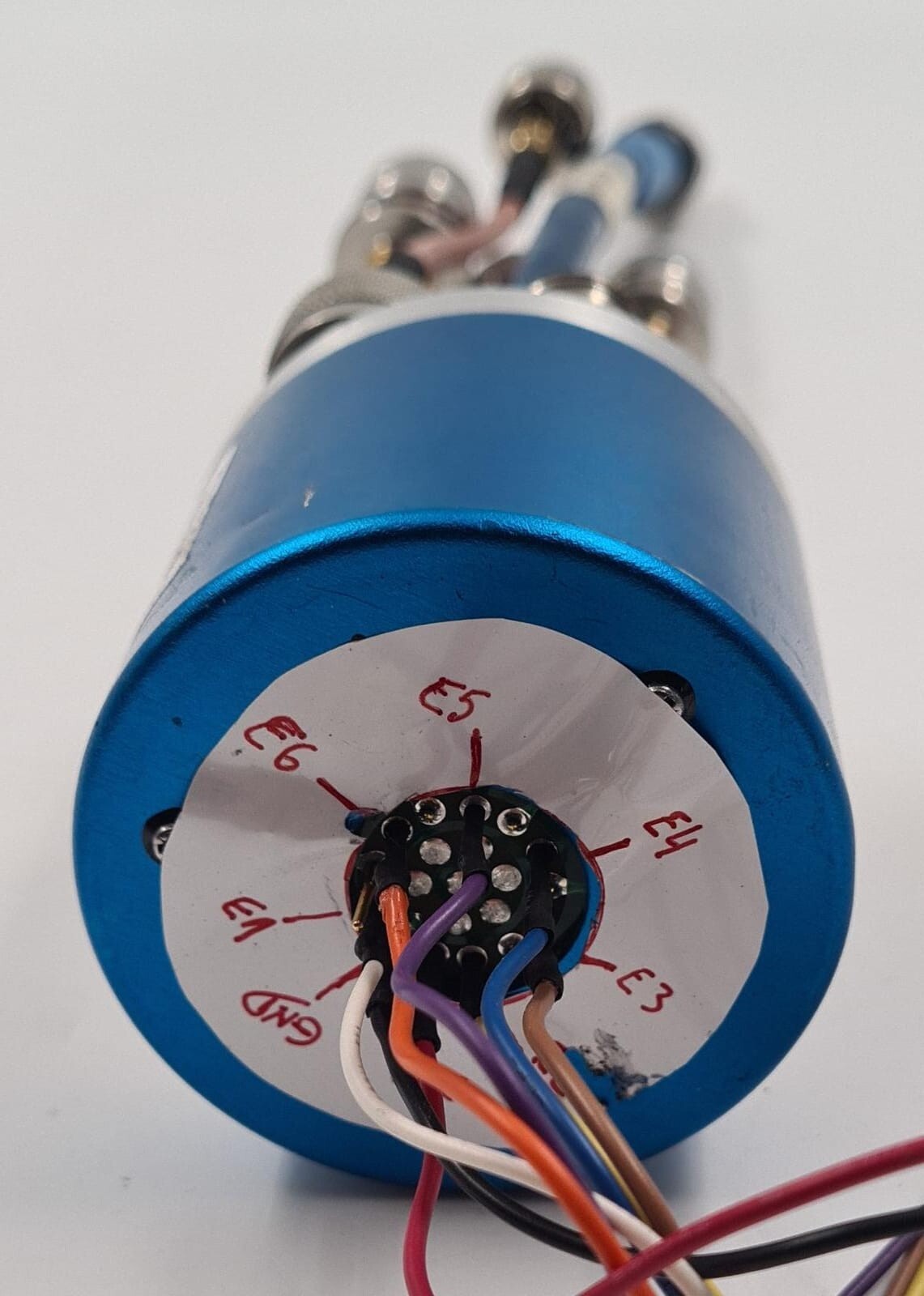 Radiall R-573-082-620 SW RF Coaxial Switch 0-3 GHz 12V