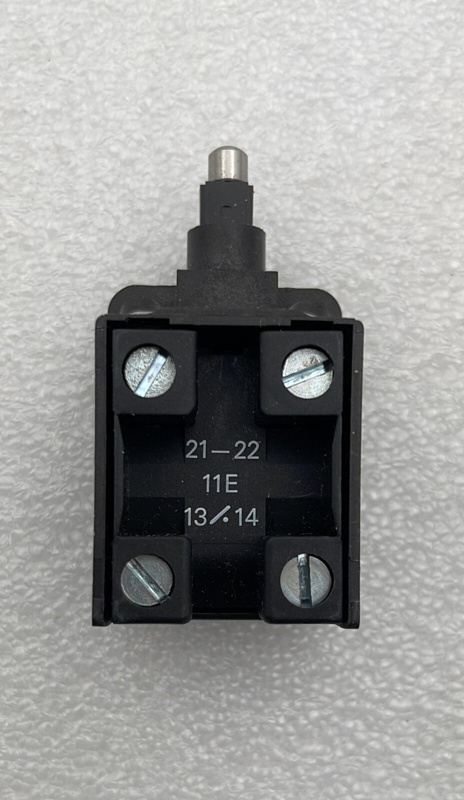 **NEW** Siemens 3SE3 020-0A Position switch 1NO+1NC (slow)