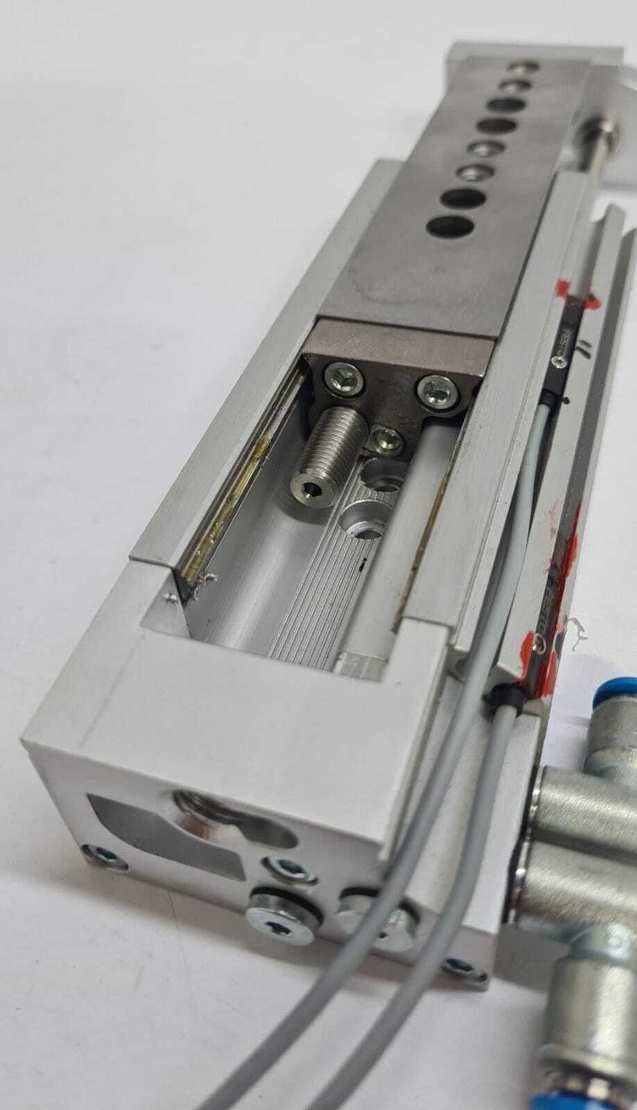 FESTO DGSL-10-50-EA 570176 L102 PNEUMATIC Slide Cylinder Actuator