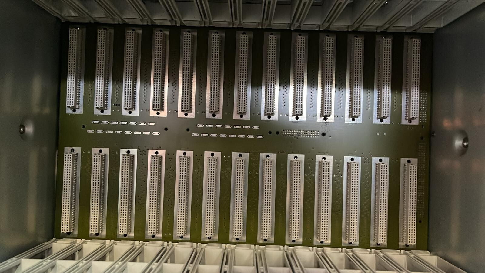 HP Agilent 75000 Series-C VXI Mainframe E8401A