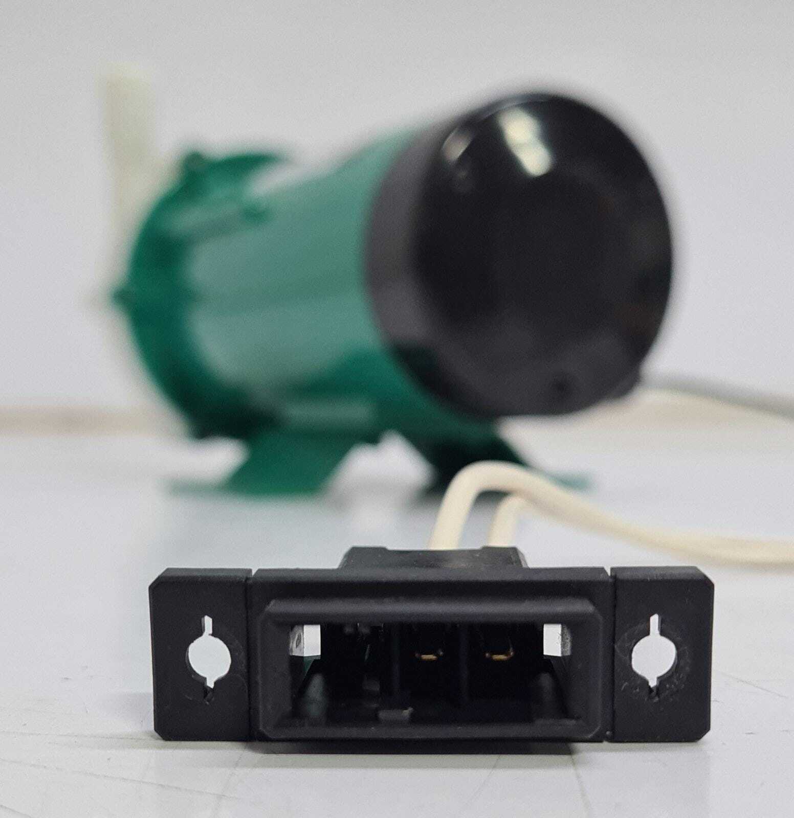 Iwaki Magnet Pump MD-20RZ-NC03 11/10 l/m 100V - Turquoise Color