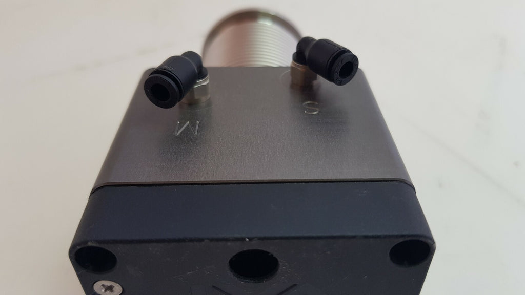 Vat Valve 345586 0004 With Pneumatic Nc Actuator And 9 Way D Sub Plug Connector