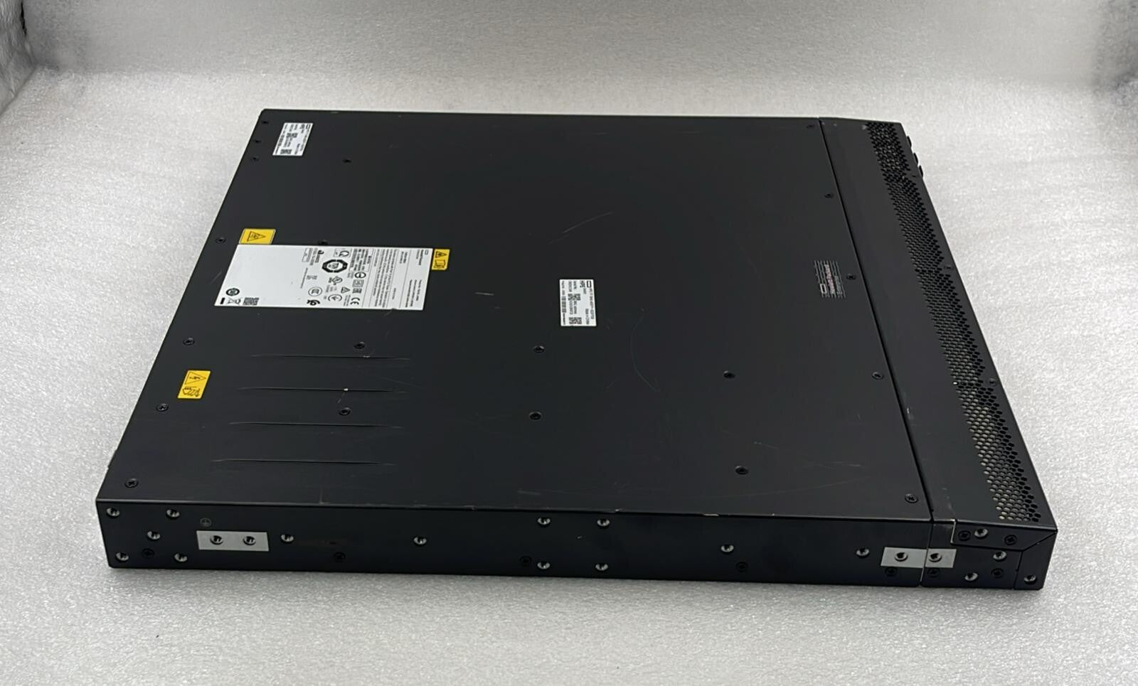 HPE FlexFabric 5940 Switch JH390A 48SFP+ 6QSFP28