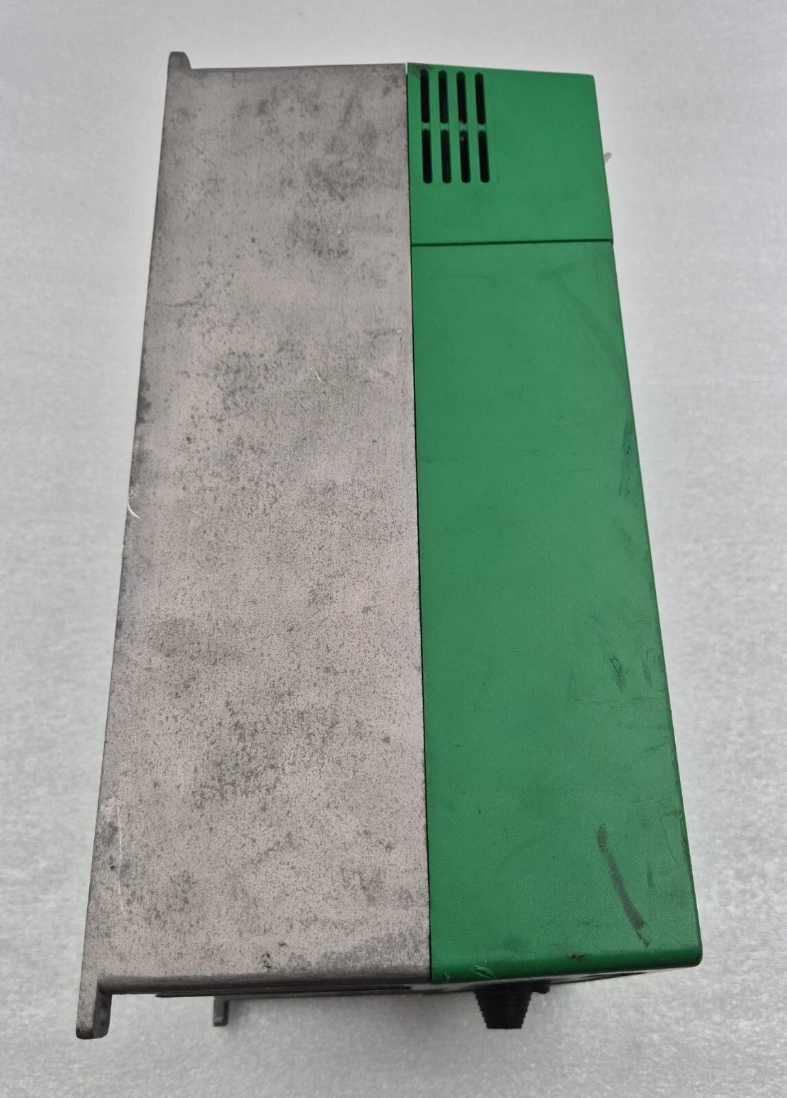 Commander SE 380-480V drive rear connection panel