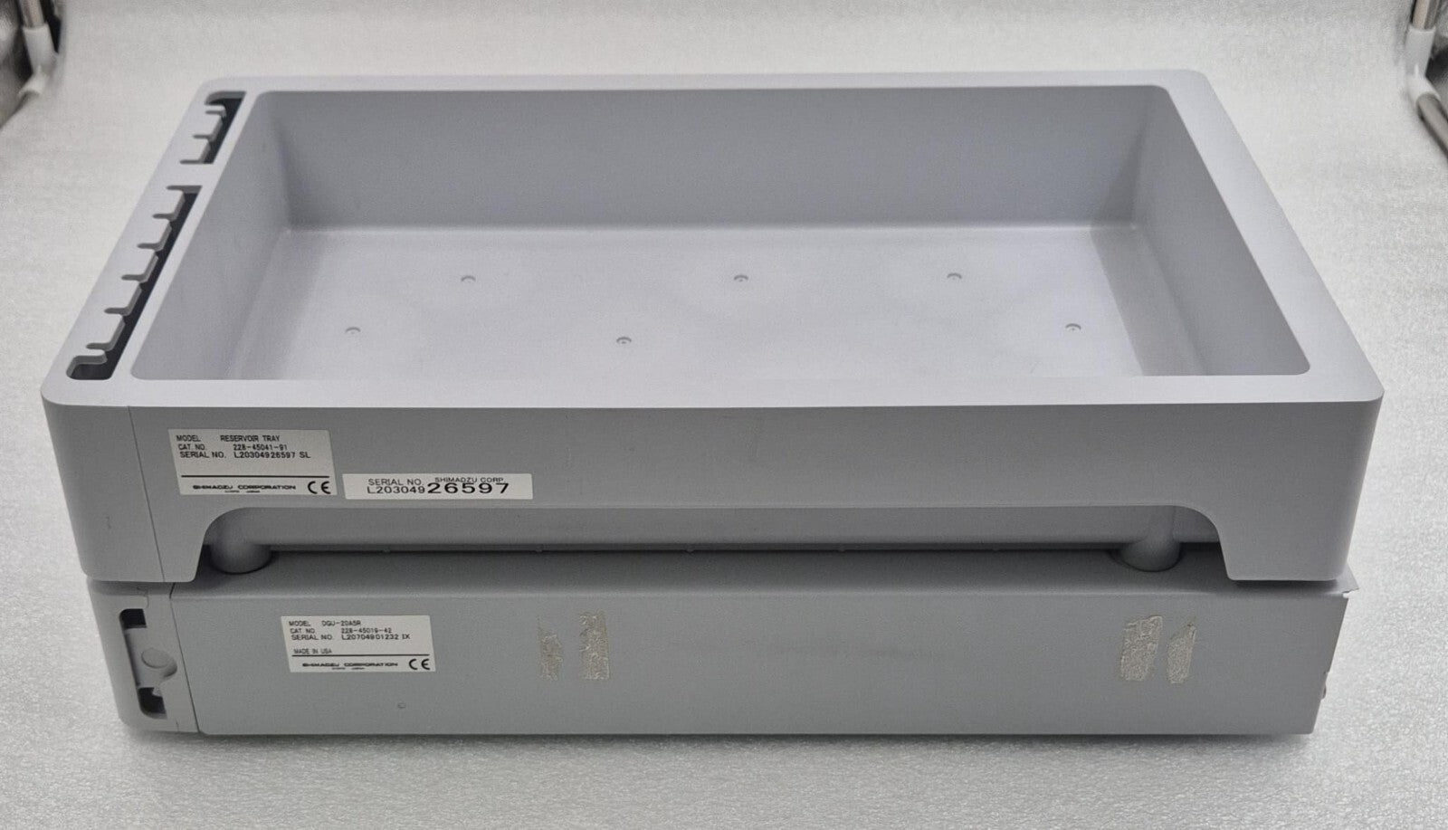 SHIMADZU DGU-20A5R Prominence DEGASSING UNIT 228-45019-42 HPLC & RESORVOIR TRAY