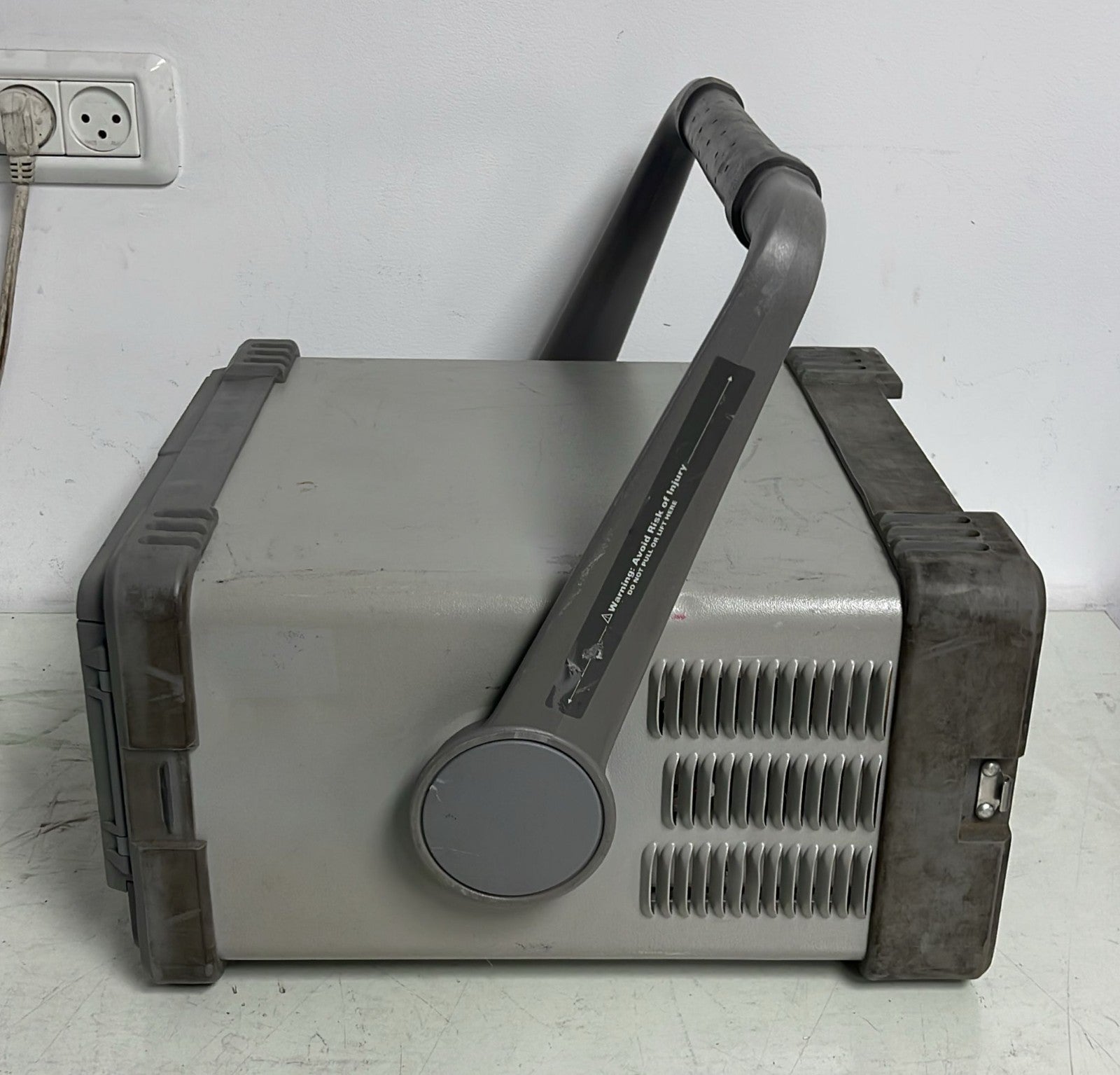 Agilent E4411B side ventilation view