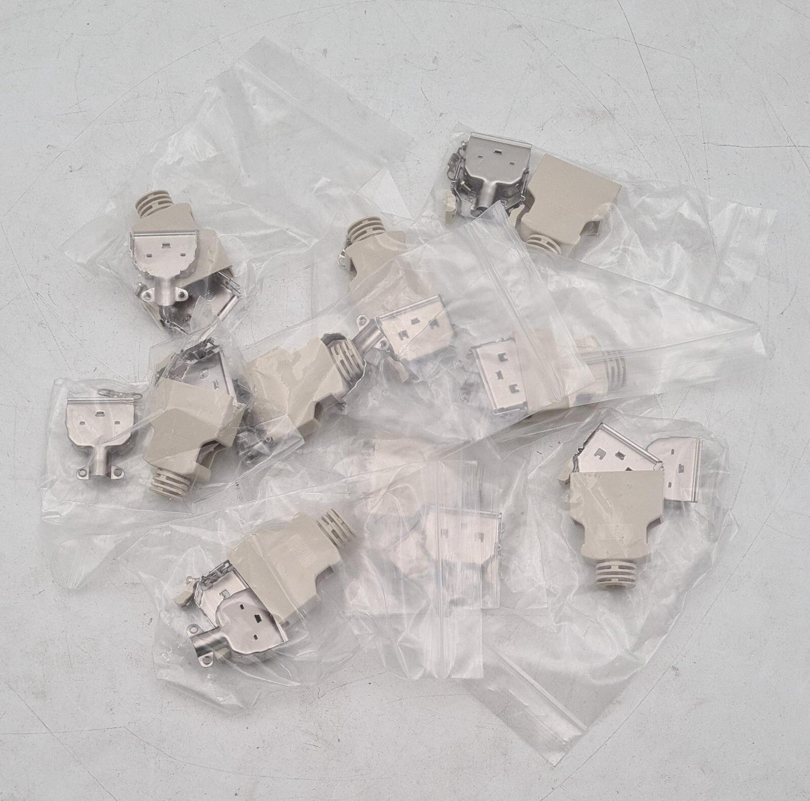 [LOT OF 9] NEW - 3M 10326 D-shaped Connector Rear Housing Cover