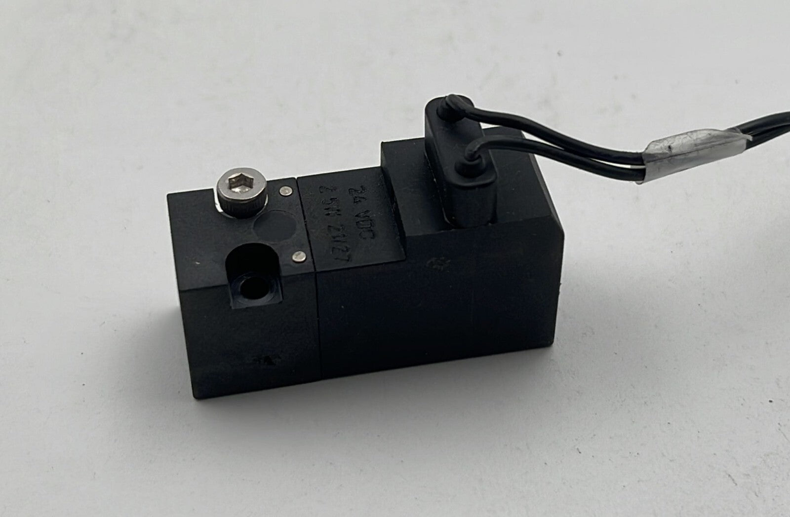 [LOT OF 4] AMISCO 24VDC 2.5W 100% ED 3/2 UNI 2-10 Bar Pilot Solenoid Valve