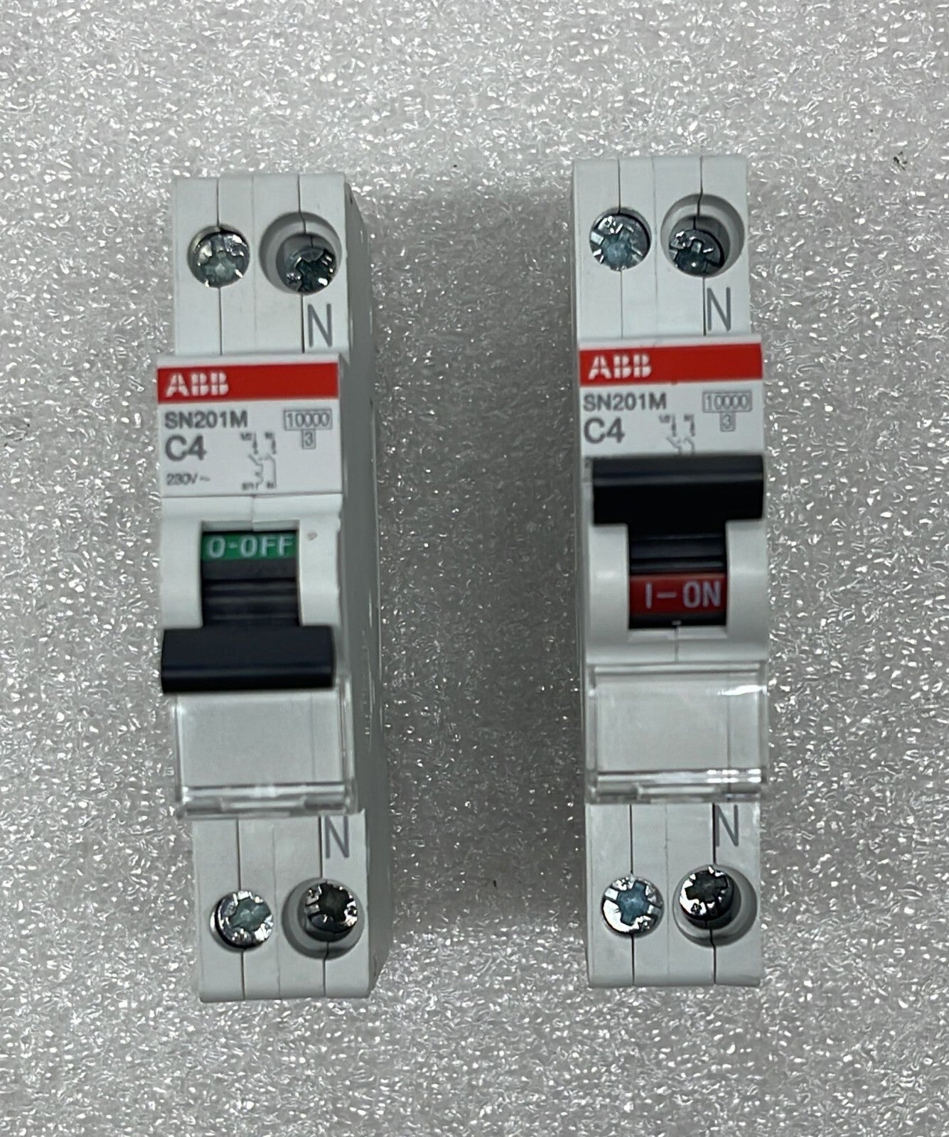 [LOT OF 2 ] ABB SN201M C4 CIRCUIT BREAKER 4A 1 POLE P/N 2CSS275101R0044