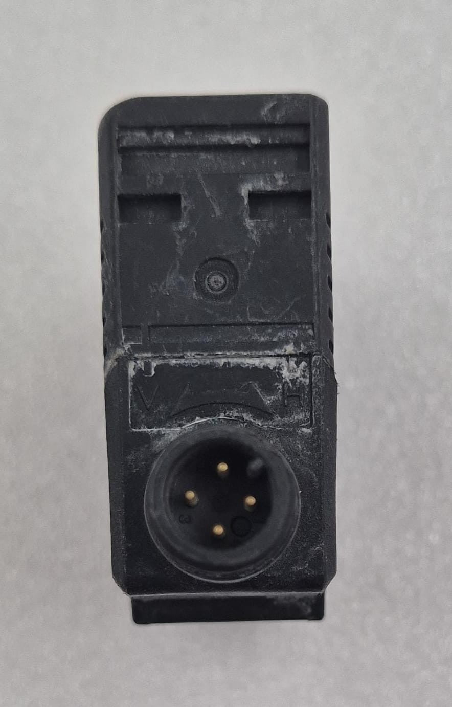 Omron E3G-R17-G rear connector interface view
