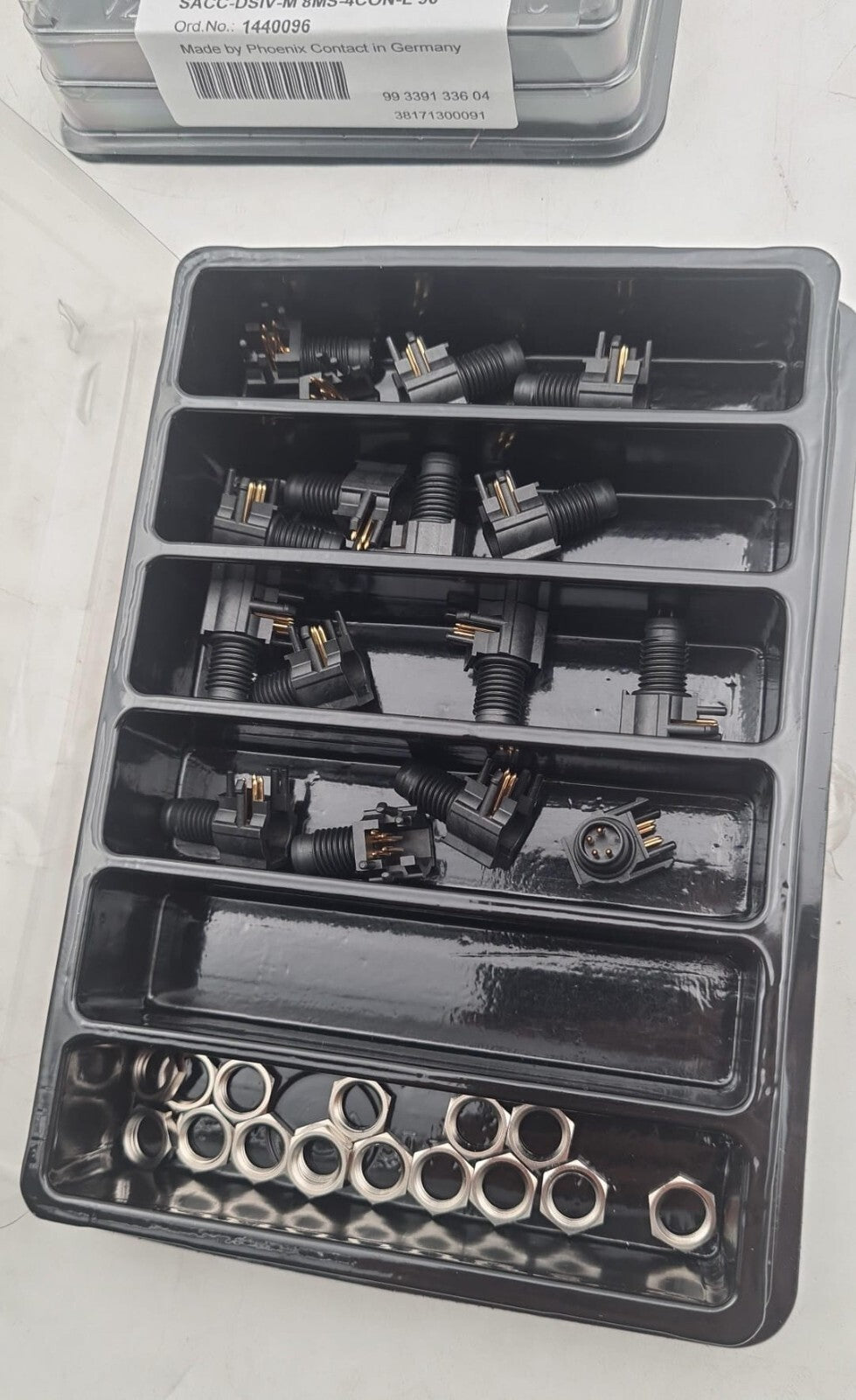 [LOT 71] NEW- PHOENIX CONTACT SACC-DSIV-M 8MS-4CON-L 90 Sensor Connector M8 Male
