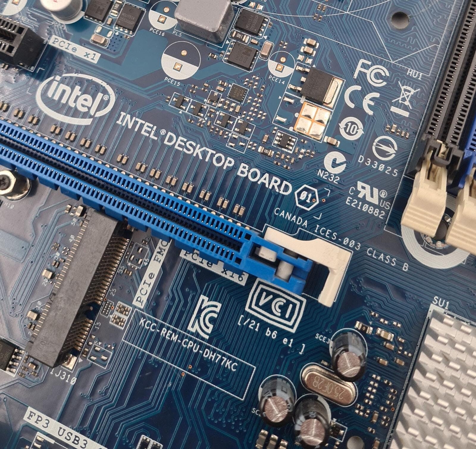 Intel Desktop Board DH77KC SOCKET AA G39641-400 I/O SHIELD W/  i7-3770