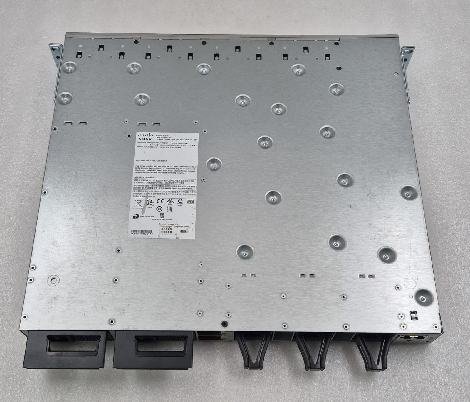 CISCO Catalyst 9300 48-Port PoE+ C9300-48P-E V02 Switch