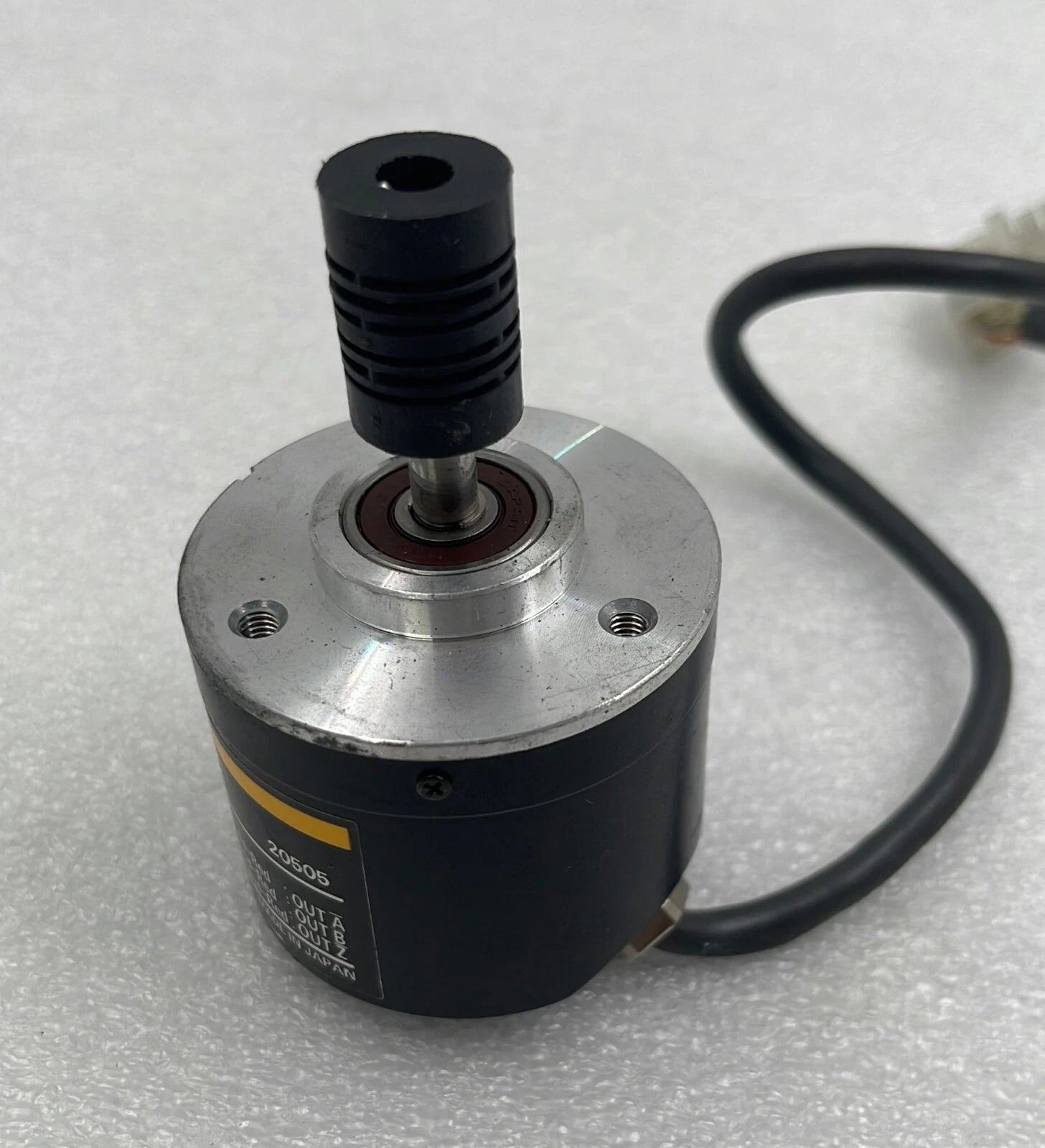 OMRON E6C2-CWZ1X Rotary Encoder 2000 P/R 5VDC